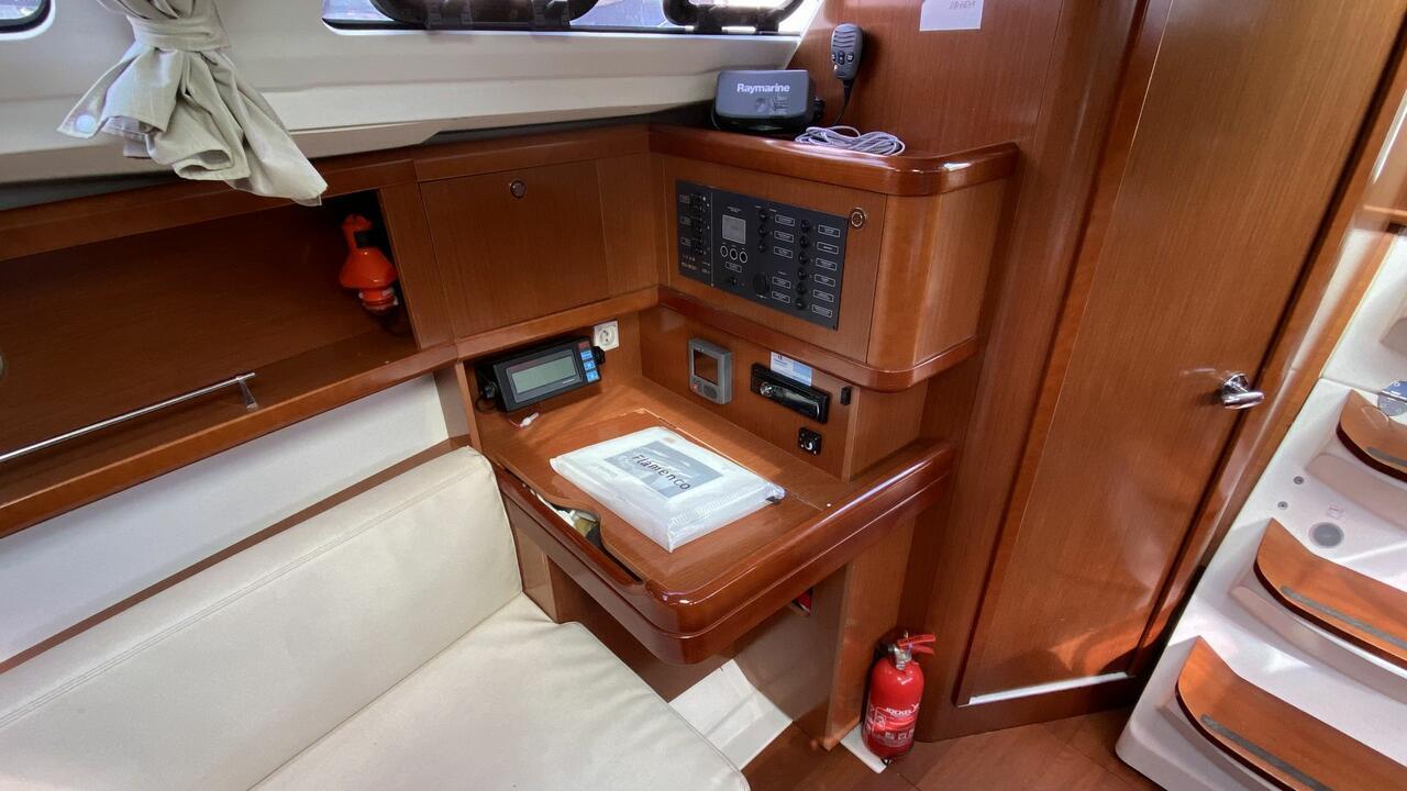 Oceanis 31, picture 12