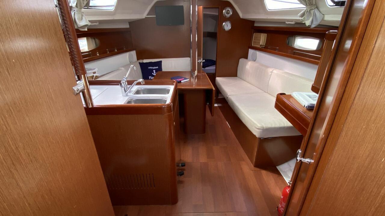 Oceanis 31, picture 11