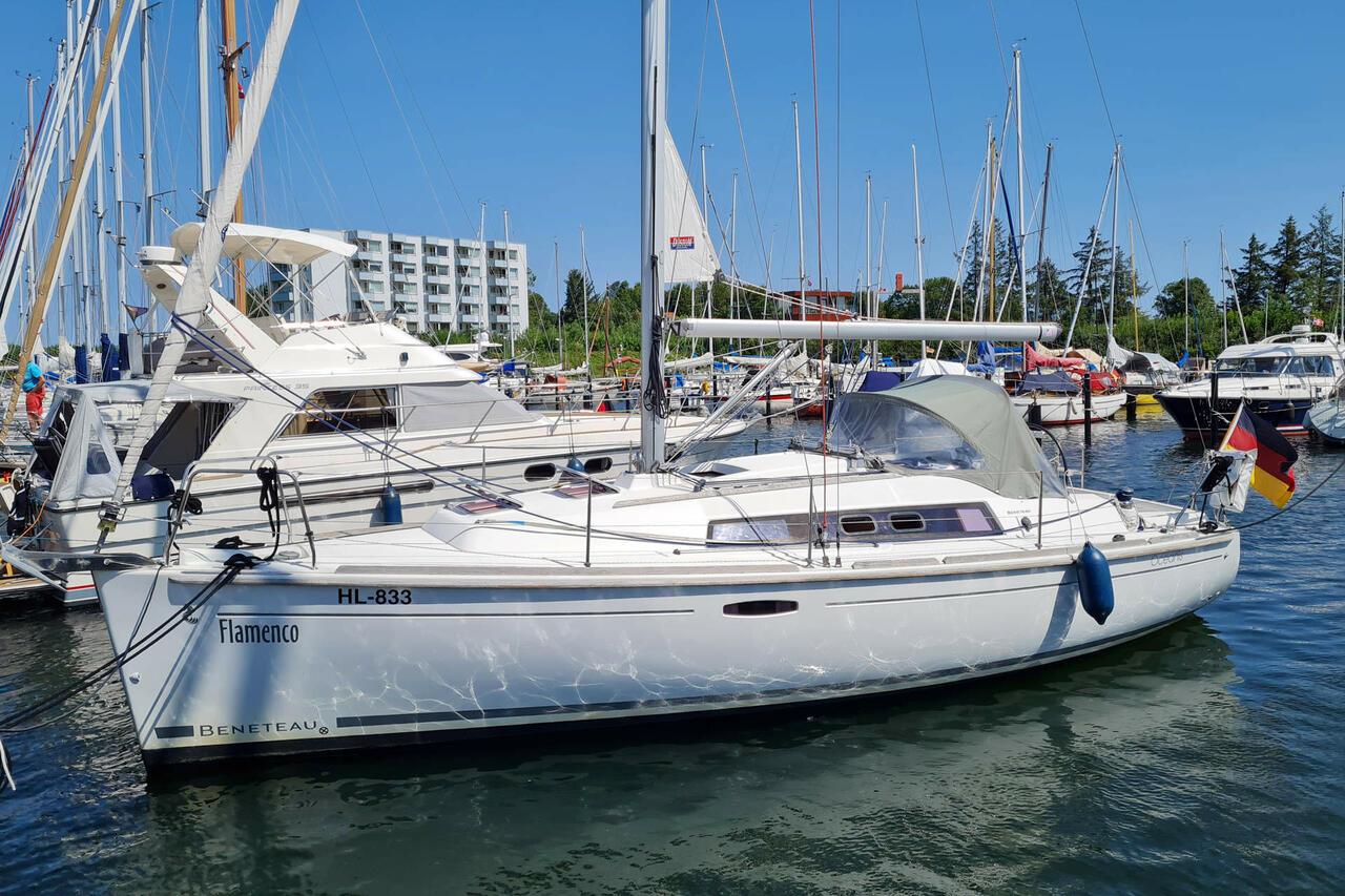 Oceanis 31, picture 1