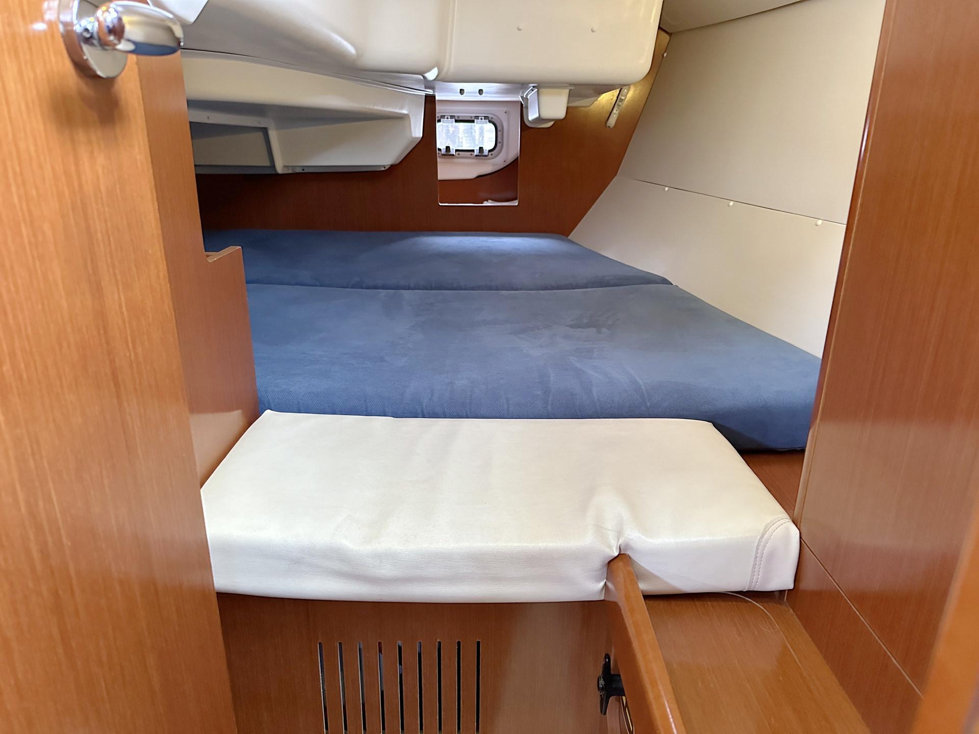 Oceanis 31, picture 16