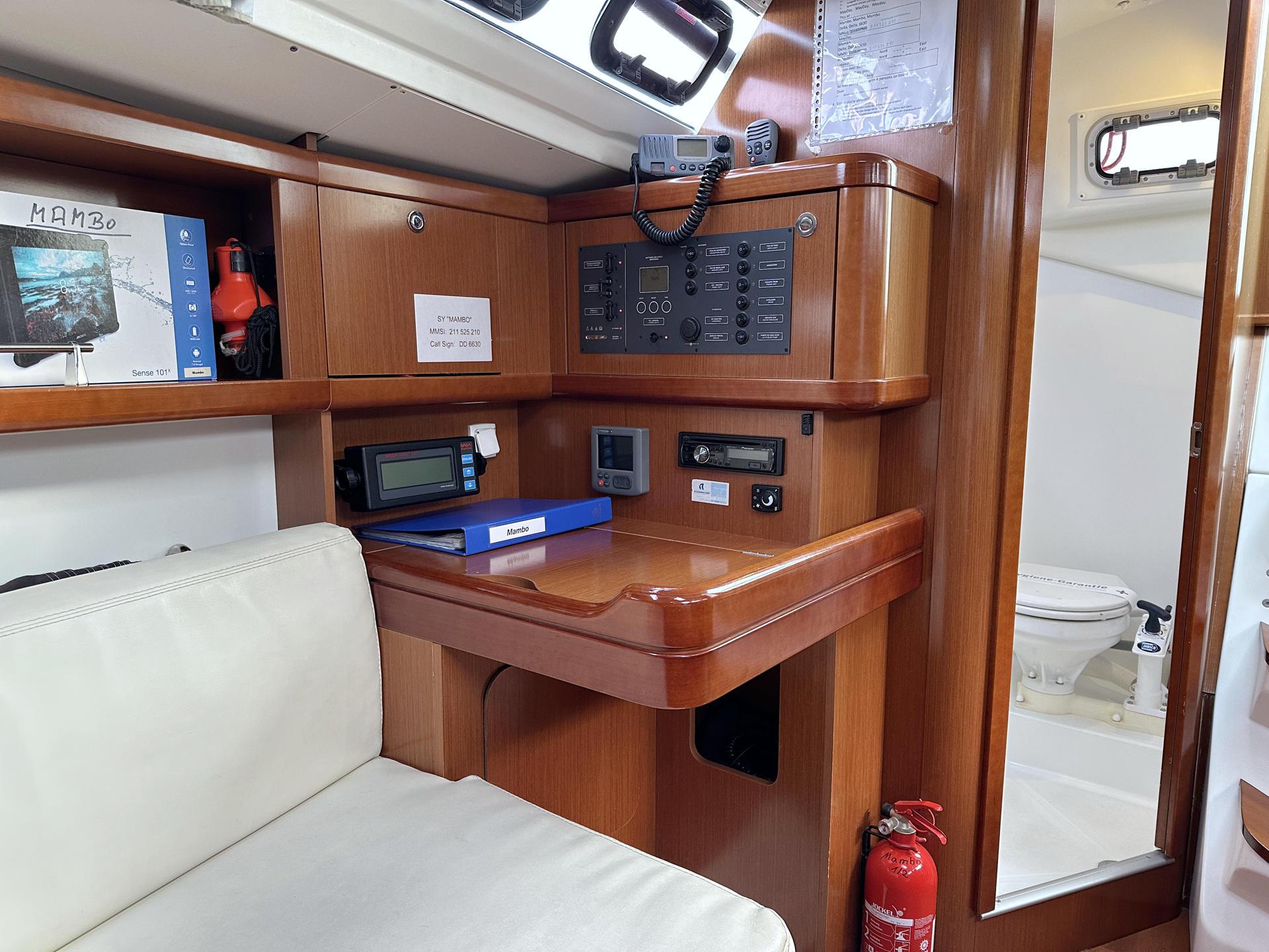 Oceanis 31, picture 12