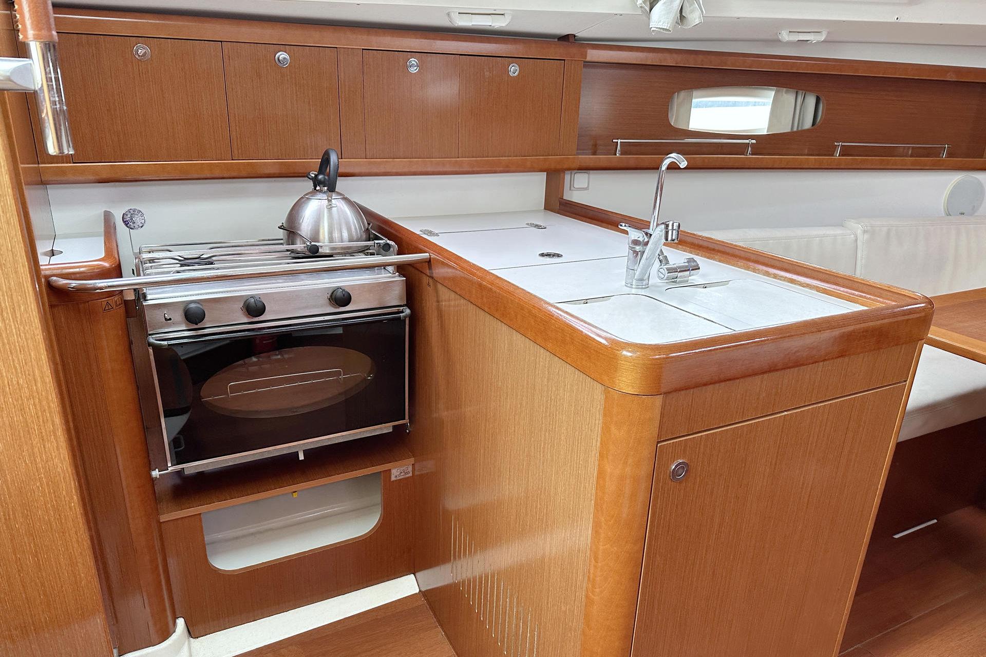 Oceanis 31, picture 13