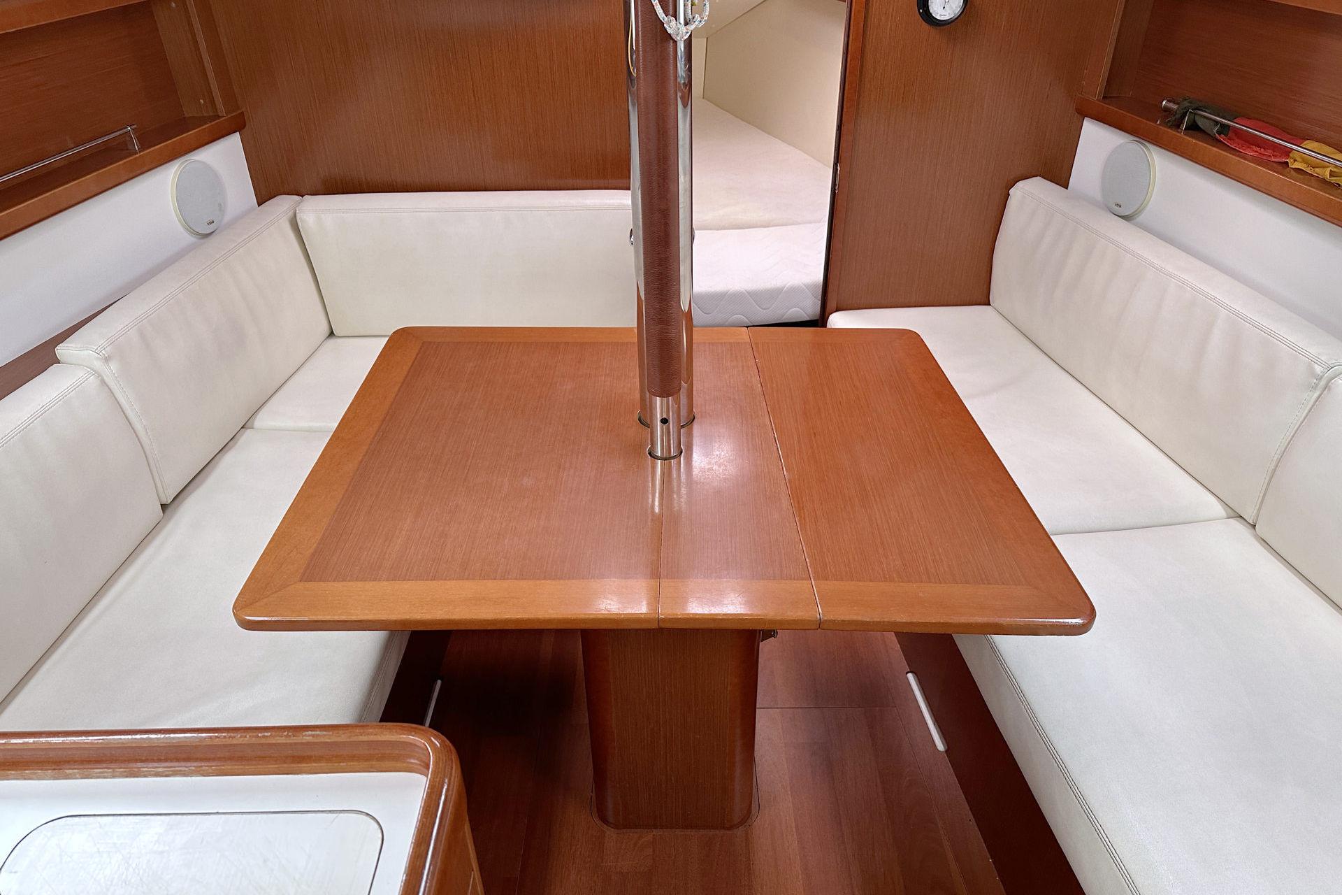 Oceanis 31, picture 14