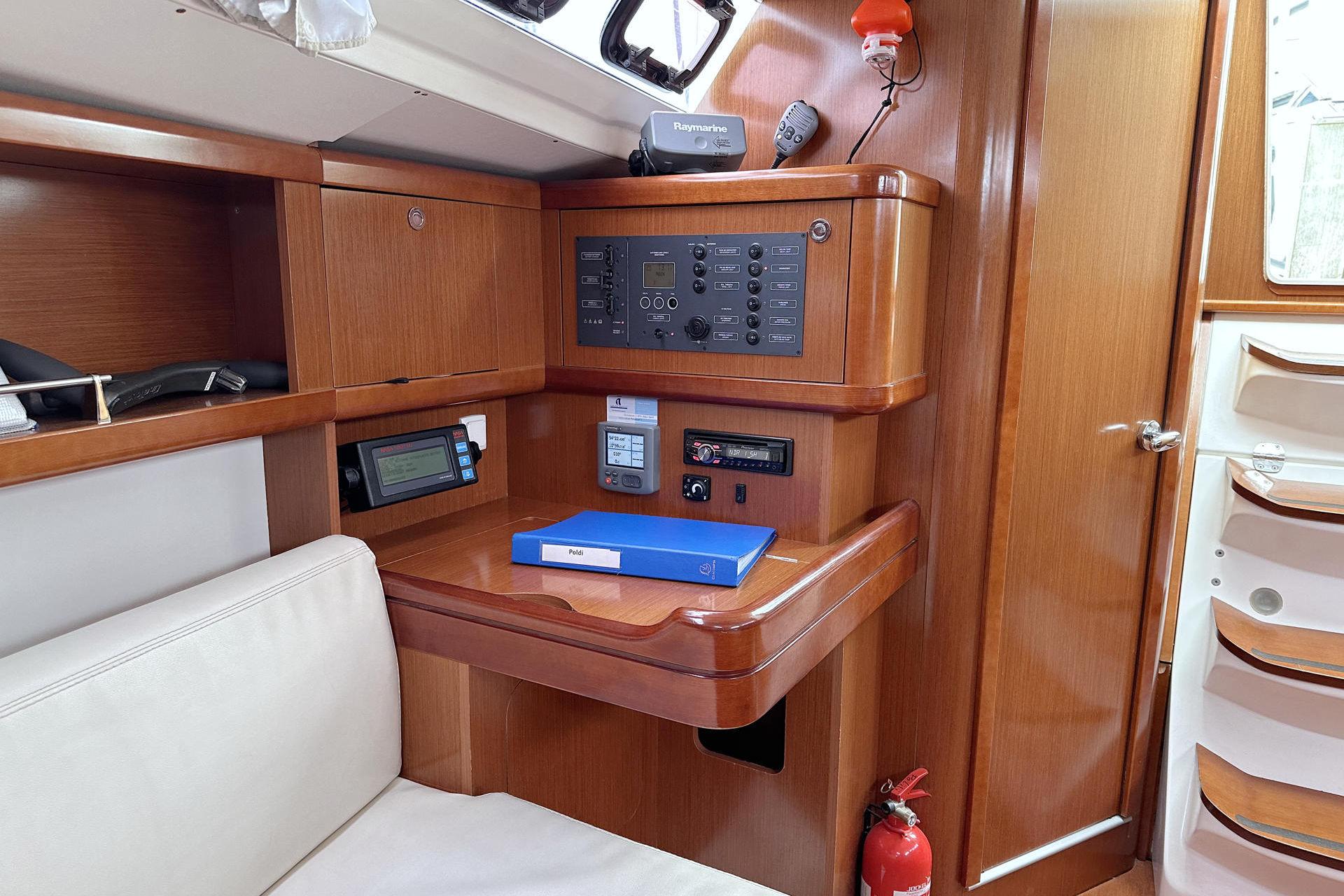 Oceanis 31, picture 12