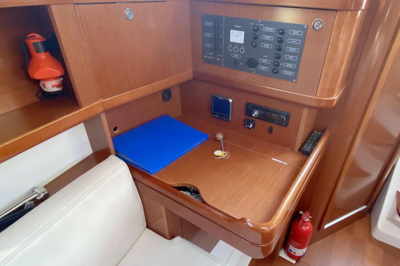 Oceanis 31 - Sunshine, picture 14