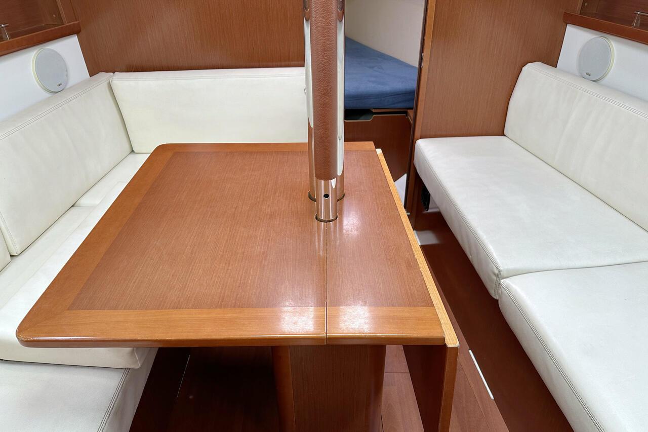 Oceanis 31 - Sunshine, picture 16