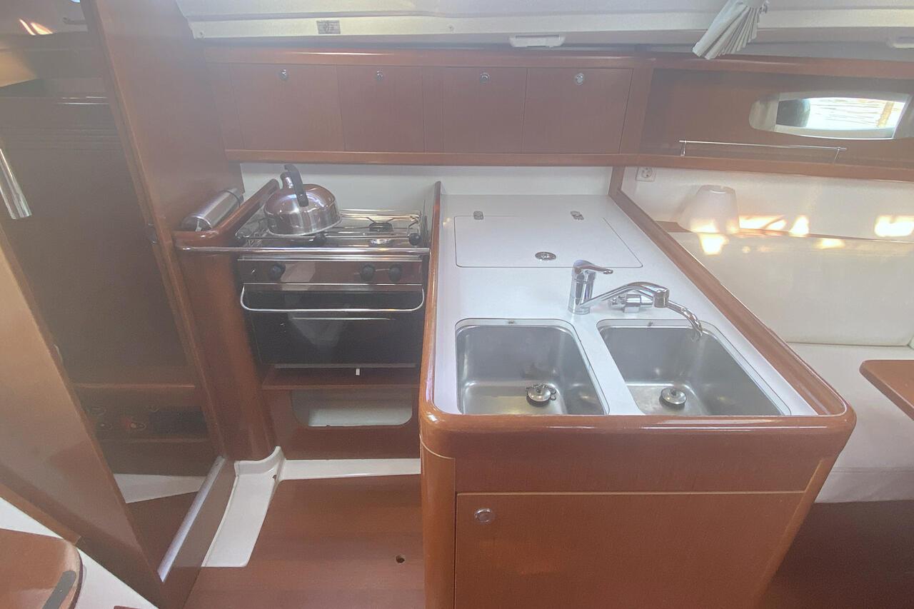 Oceanis 31 - Sunshine, picture 15