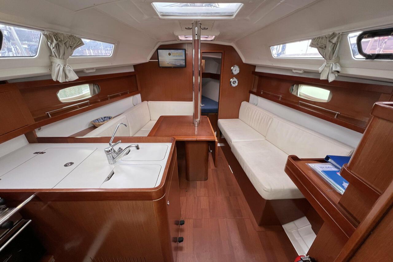 Oceanis 31, picture 10