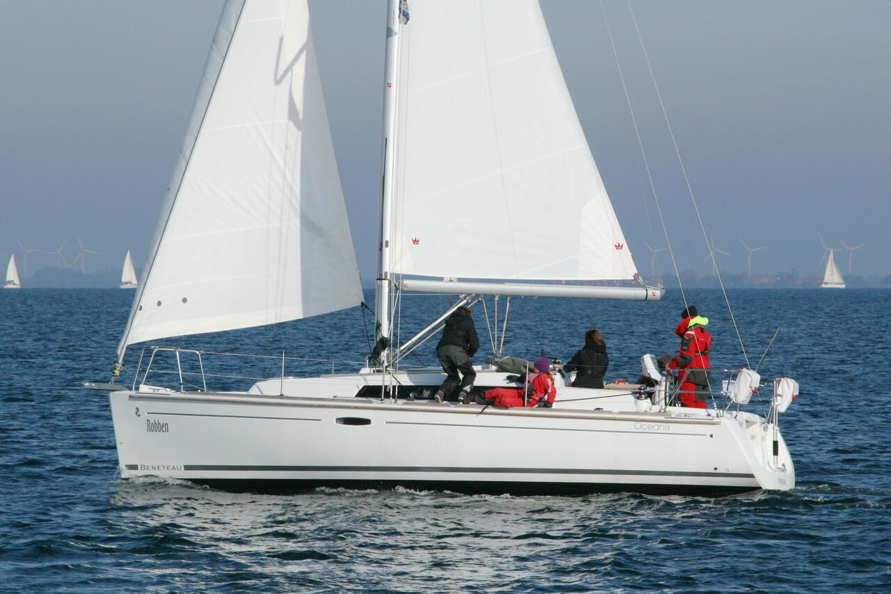 Oceanis 31, picture 1