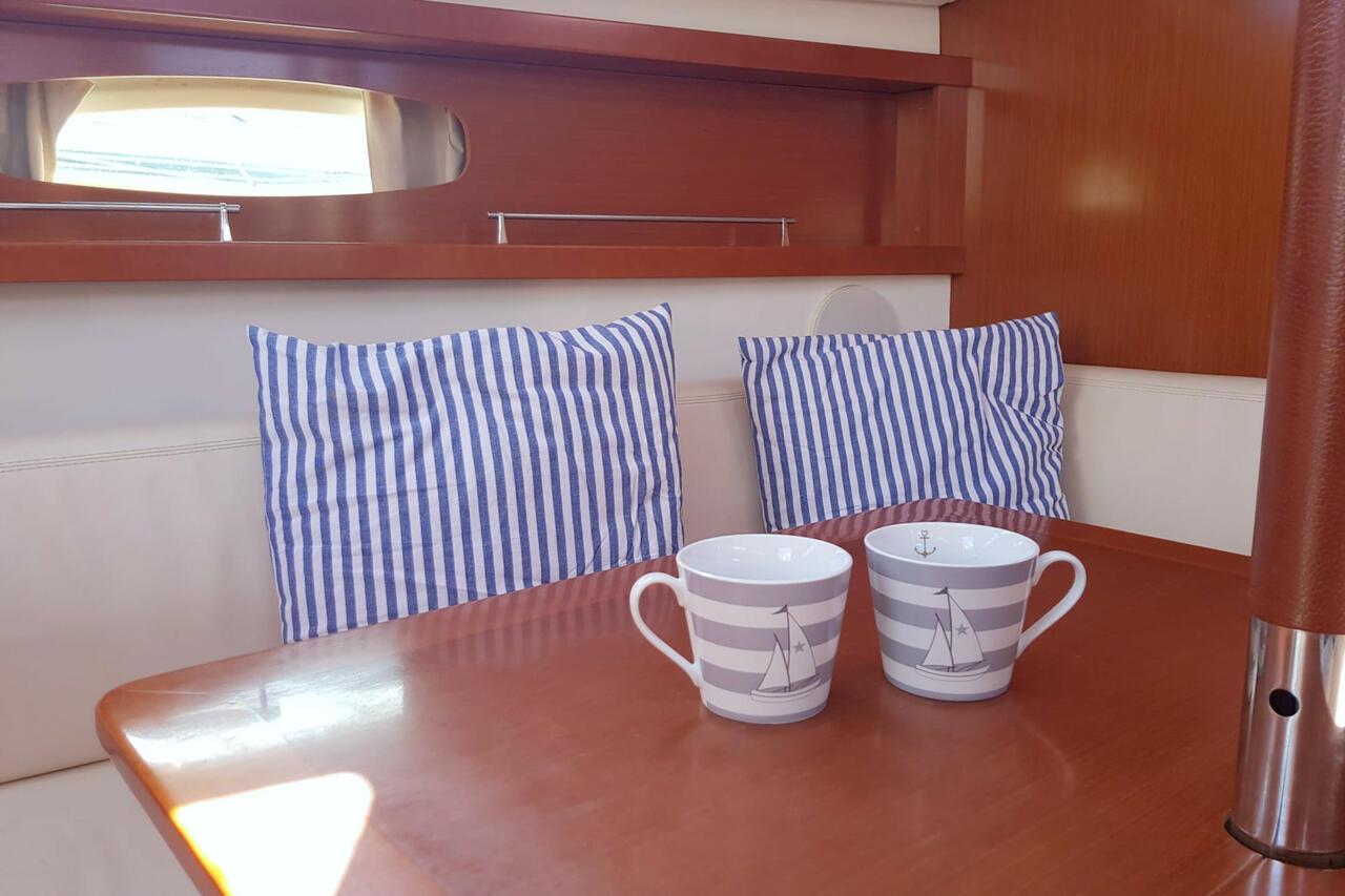 Oceanis 31, picture 12