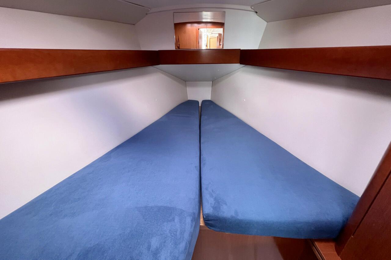 Oceanis 31, picture 17