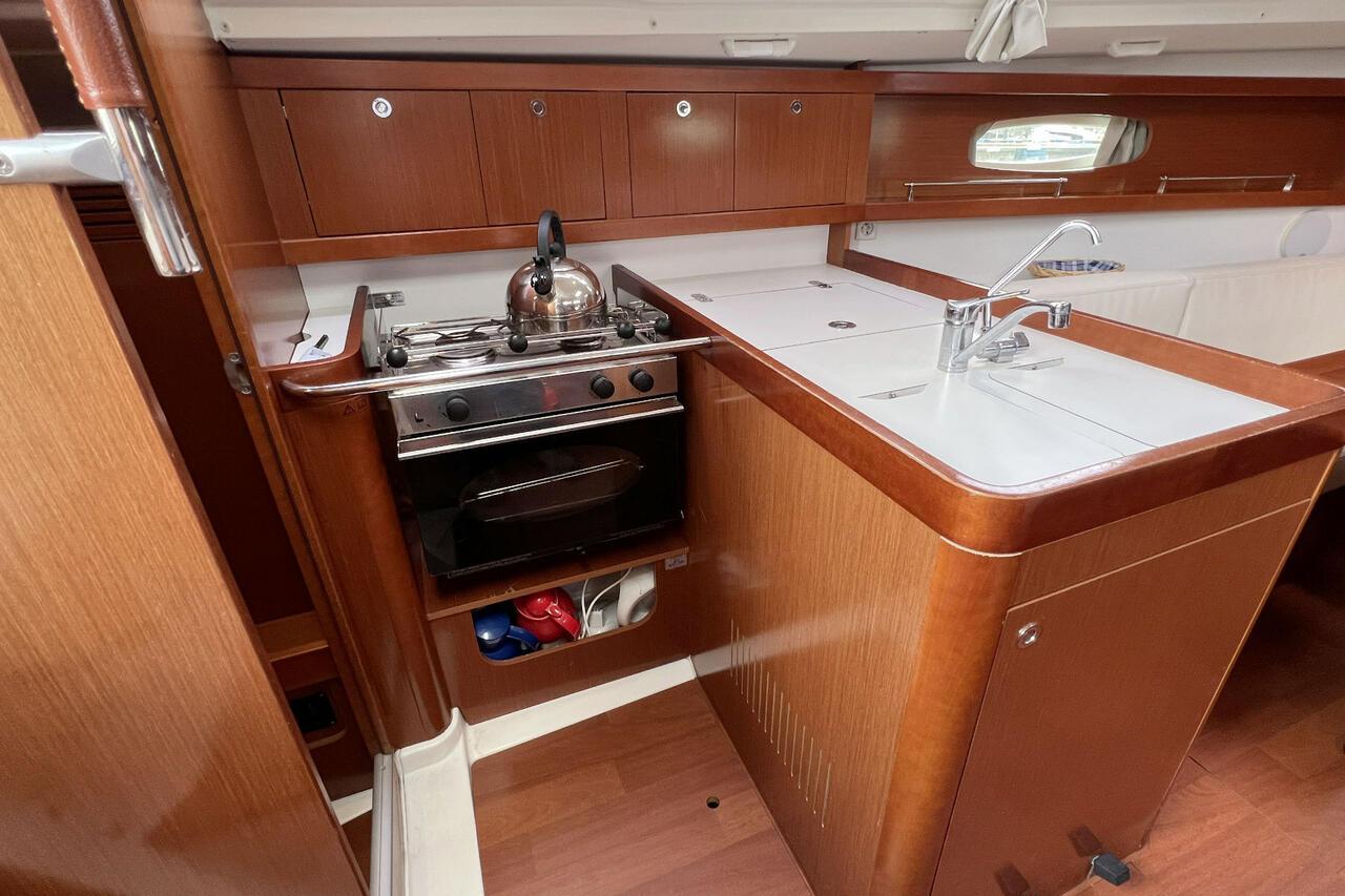 Oceanis 31, picture 15