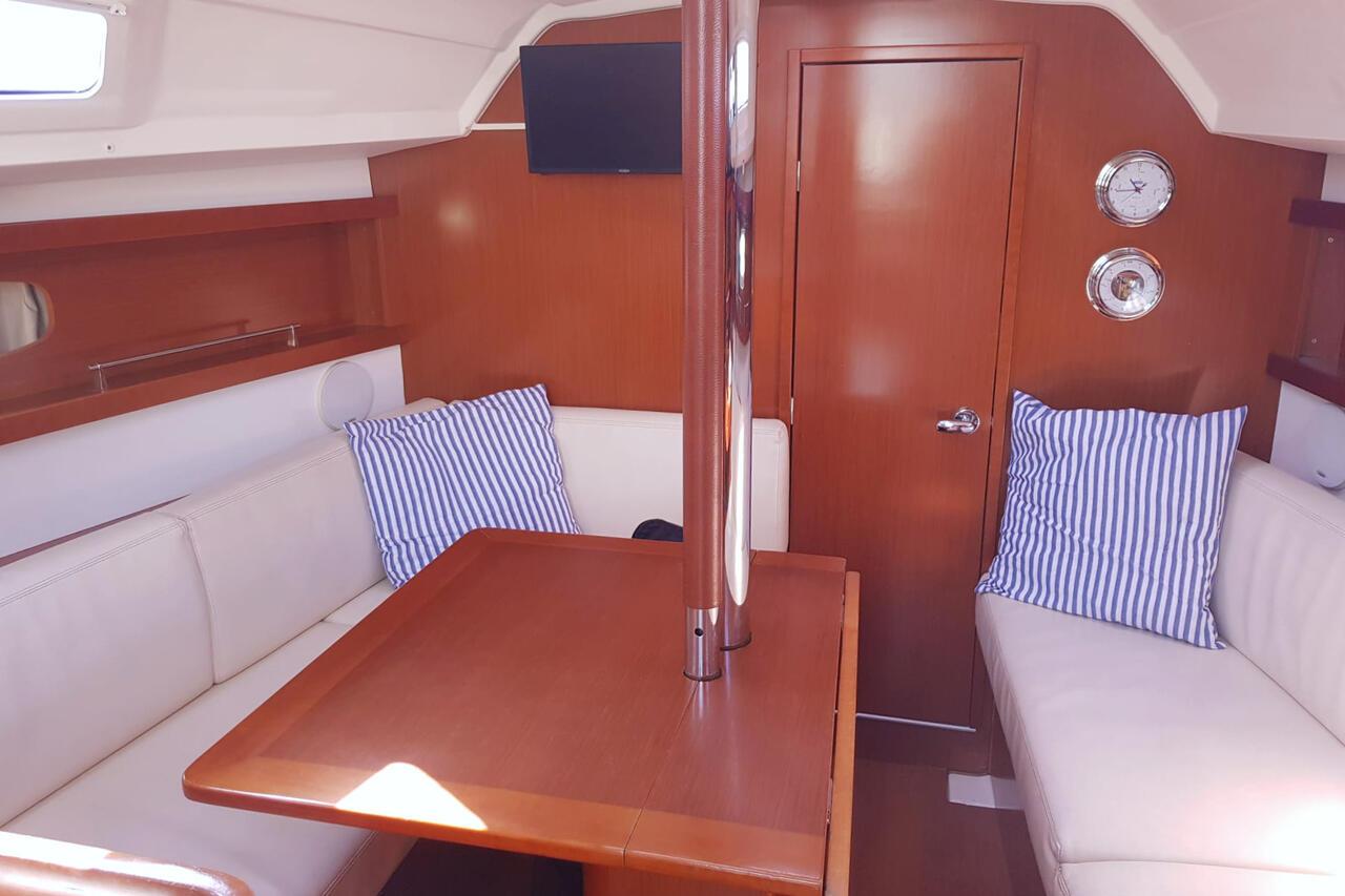 Oceanis 31, picture 13