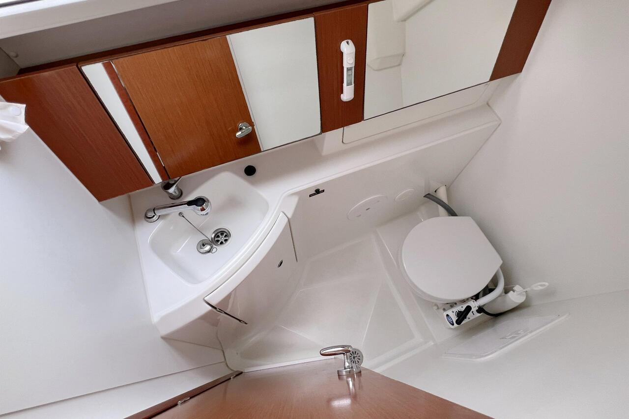 Oceanis 31, picture 20