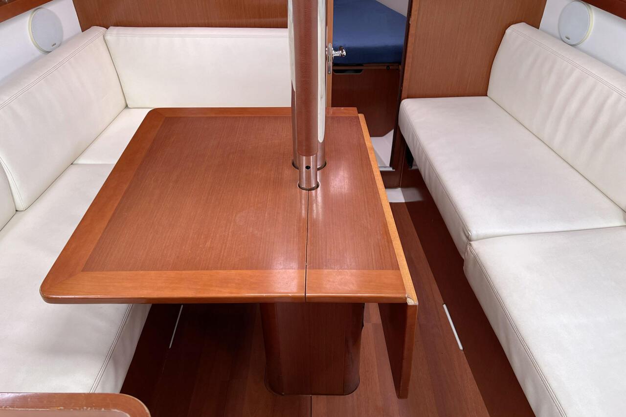 Oceanis 31, picture 16