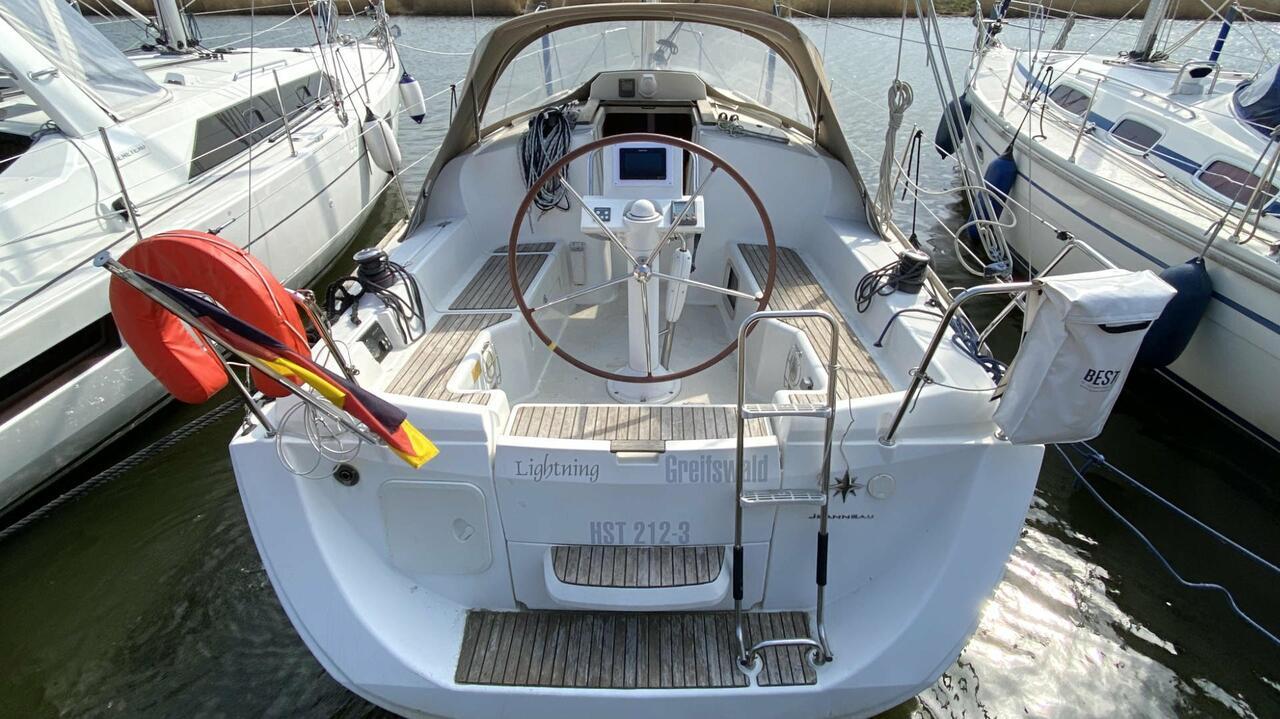 Sun Odyssey 30i - Lightning, picture 3