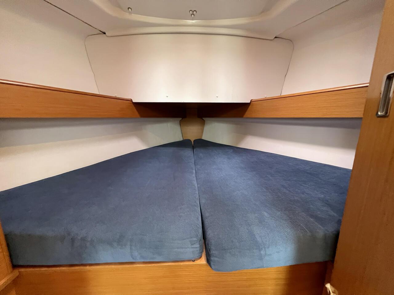 Sun Odyssey 30i - Lightning, picture 17