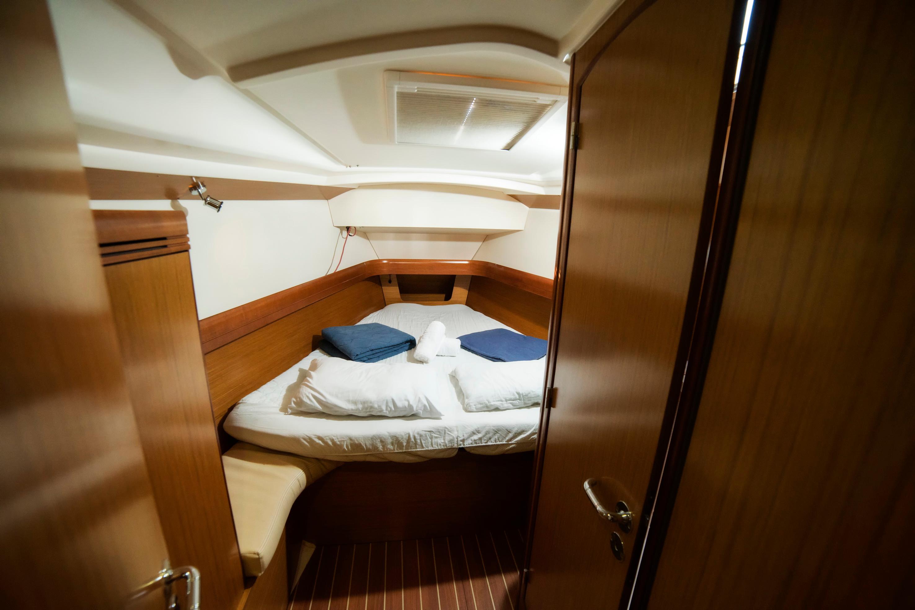 Sun Odyssey 42i, picture 7