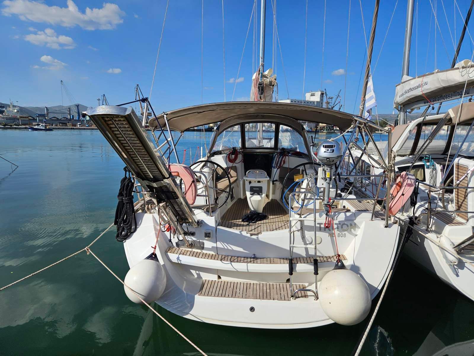 Sun Odyssey 42i, picture 1