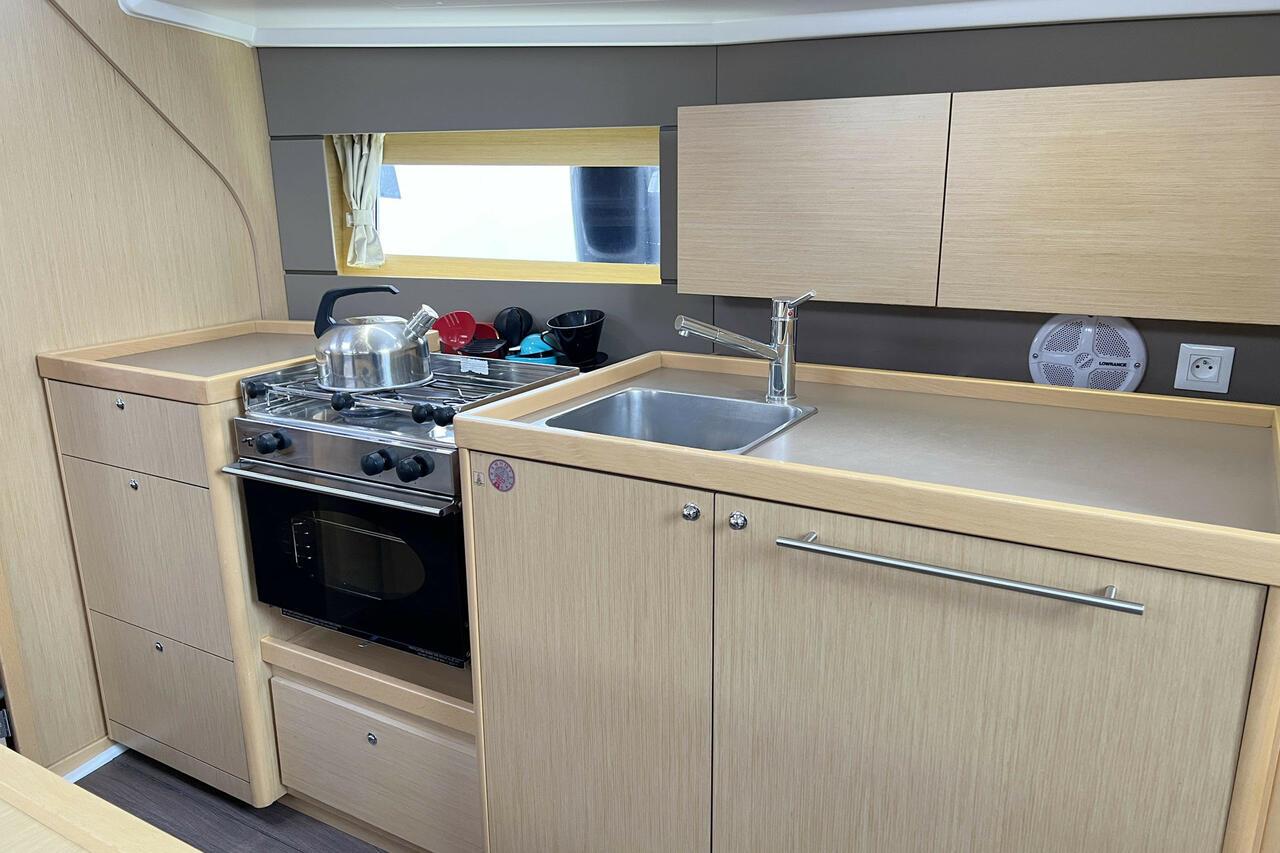 Oceanis 38 - 3 cab., picture 15