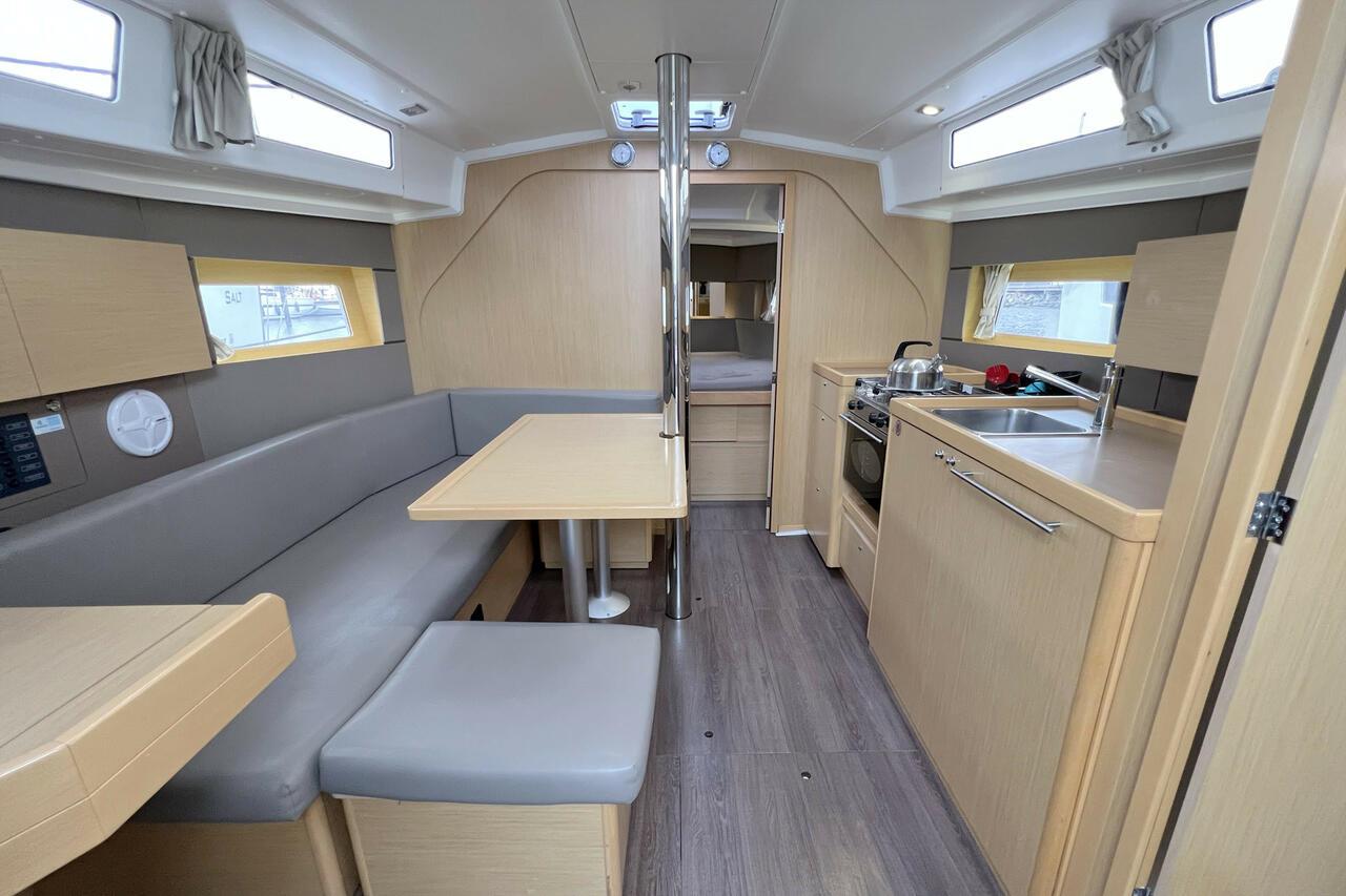 Oceanis 38 - 3 cab., picture 12