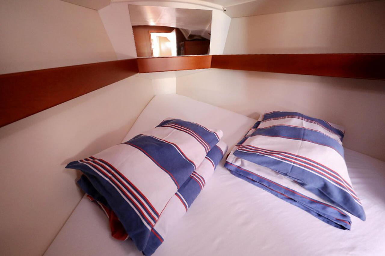 Oceanis 34.2, picture 11