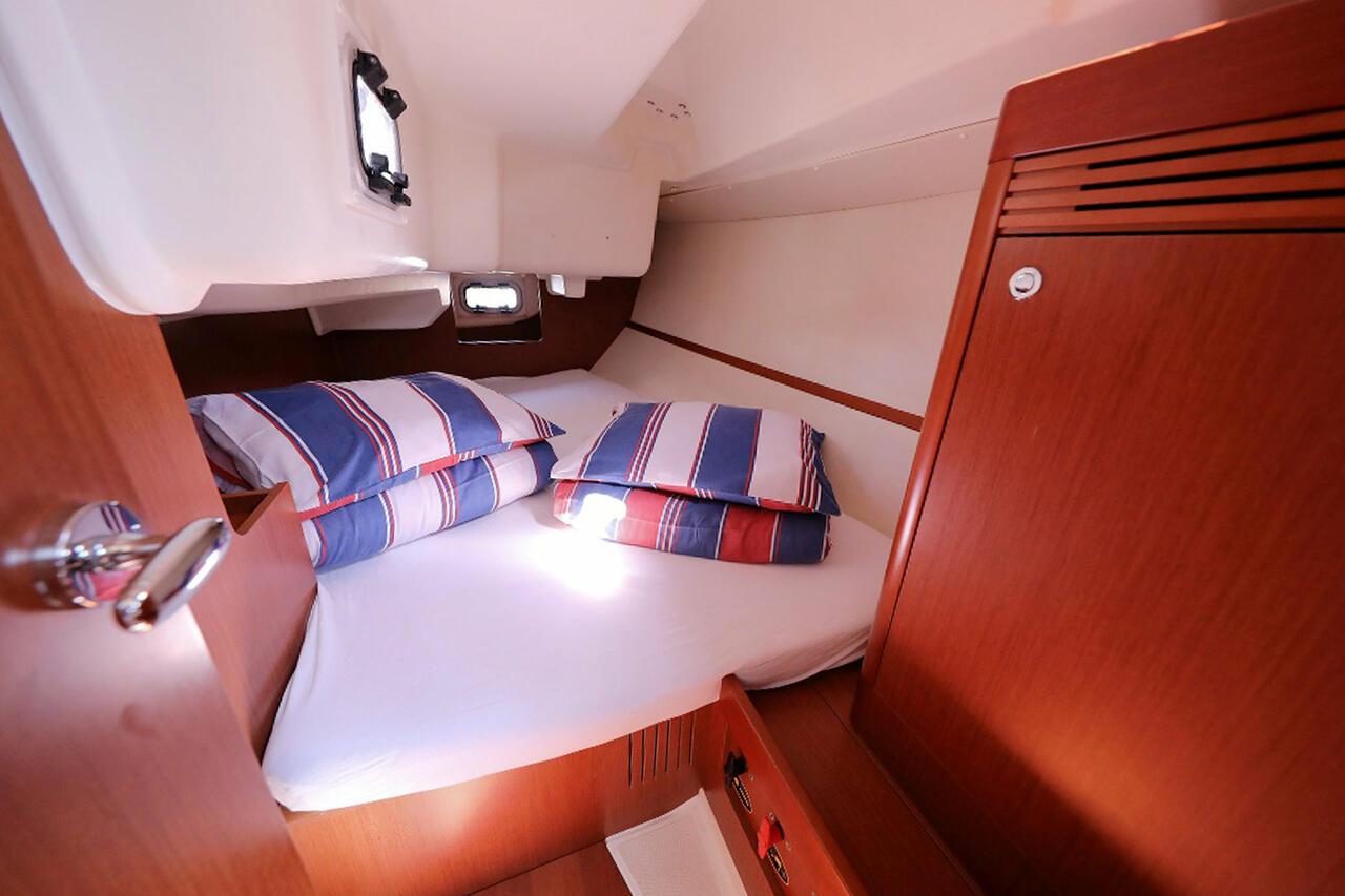 Oceanis 34.2, picture 12