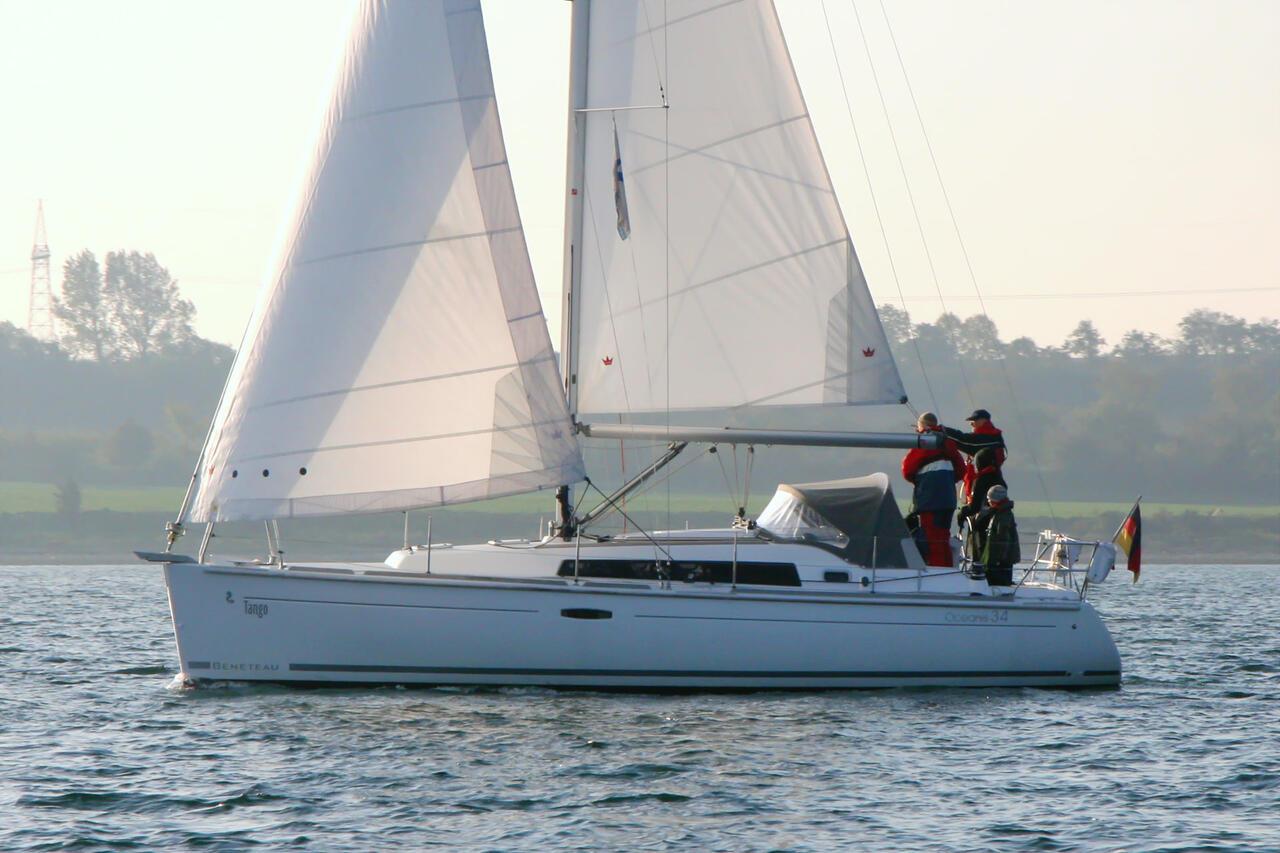 Oceanis 34.2, picture 1