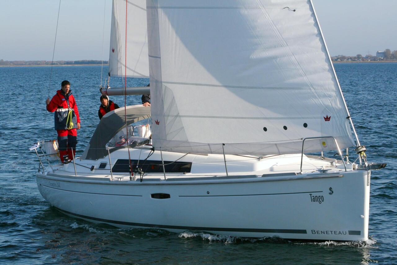 Oceanis 34.2, picture 3