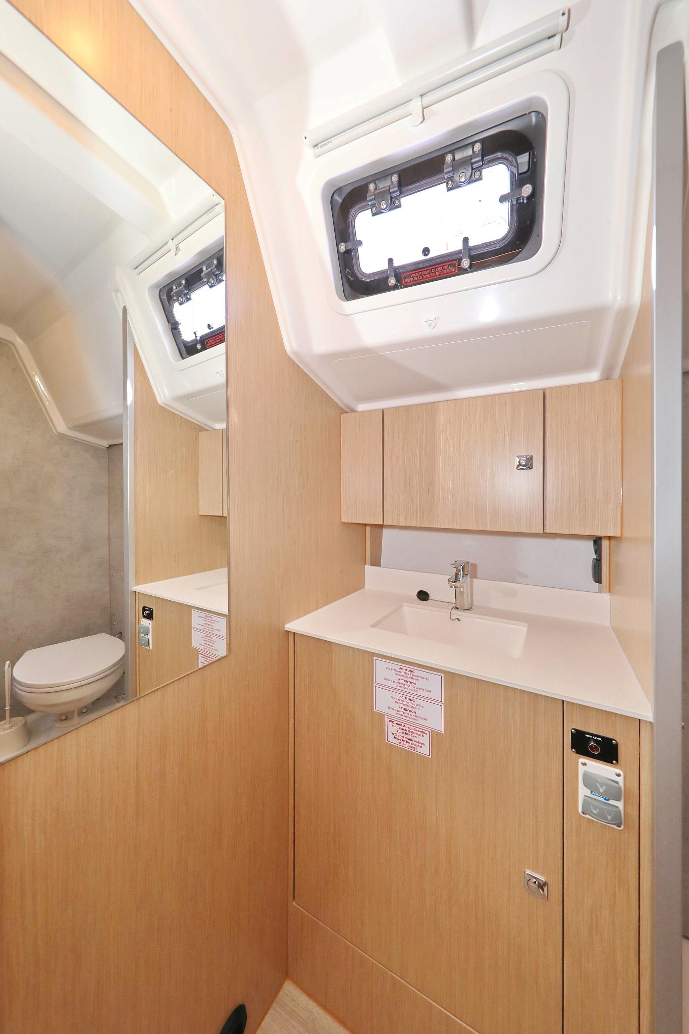 Bavaria C42, picture 39