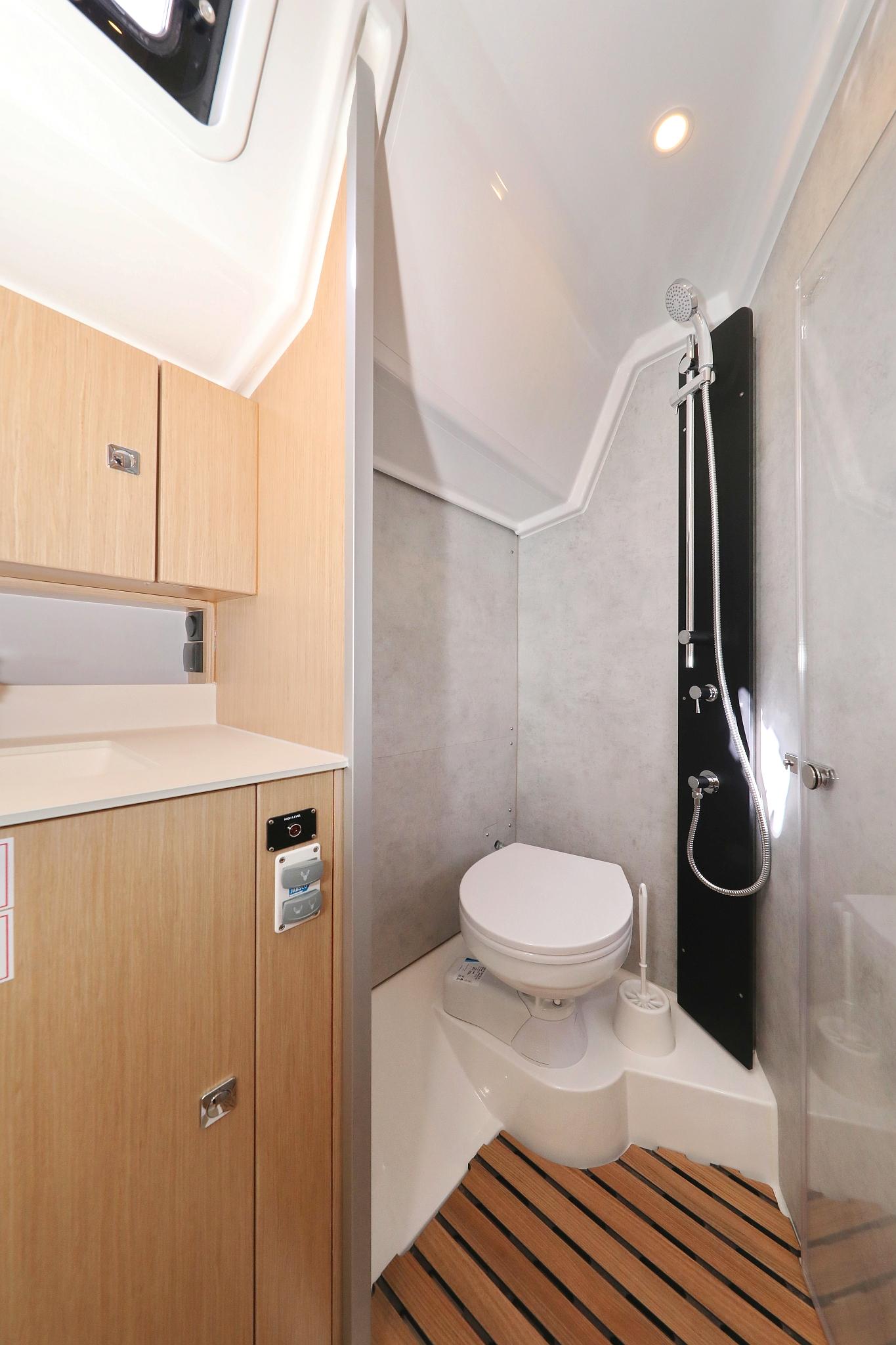 Bavaria C42, picture 37