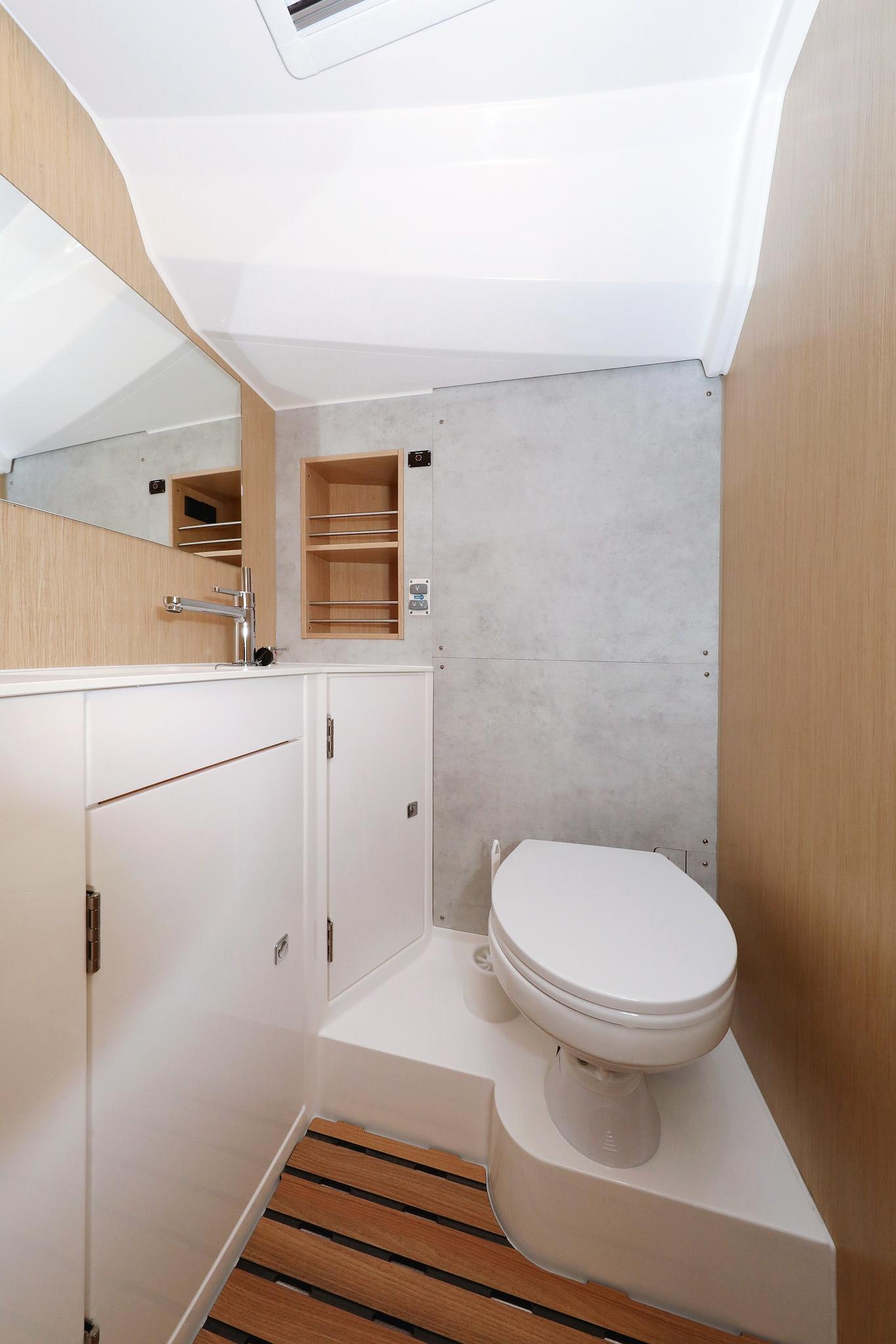 Bavaria C42, picture 34