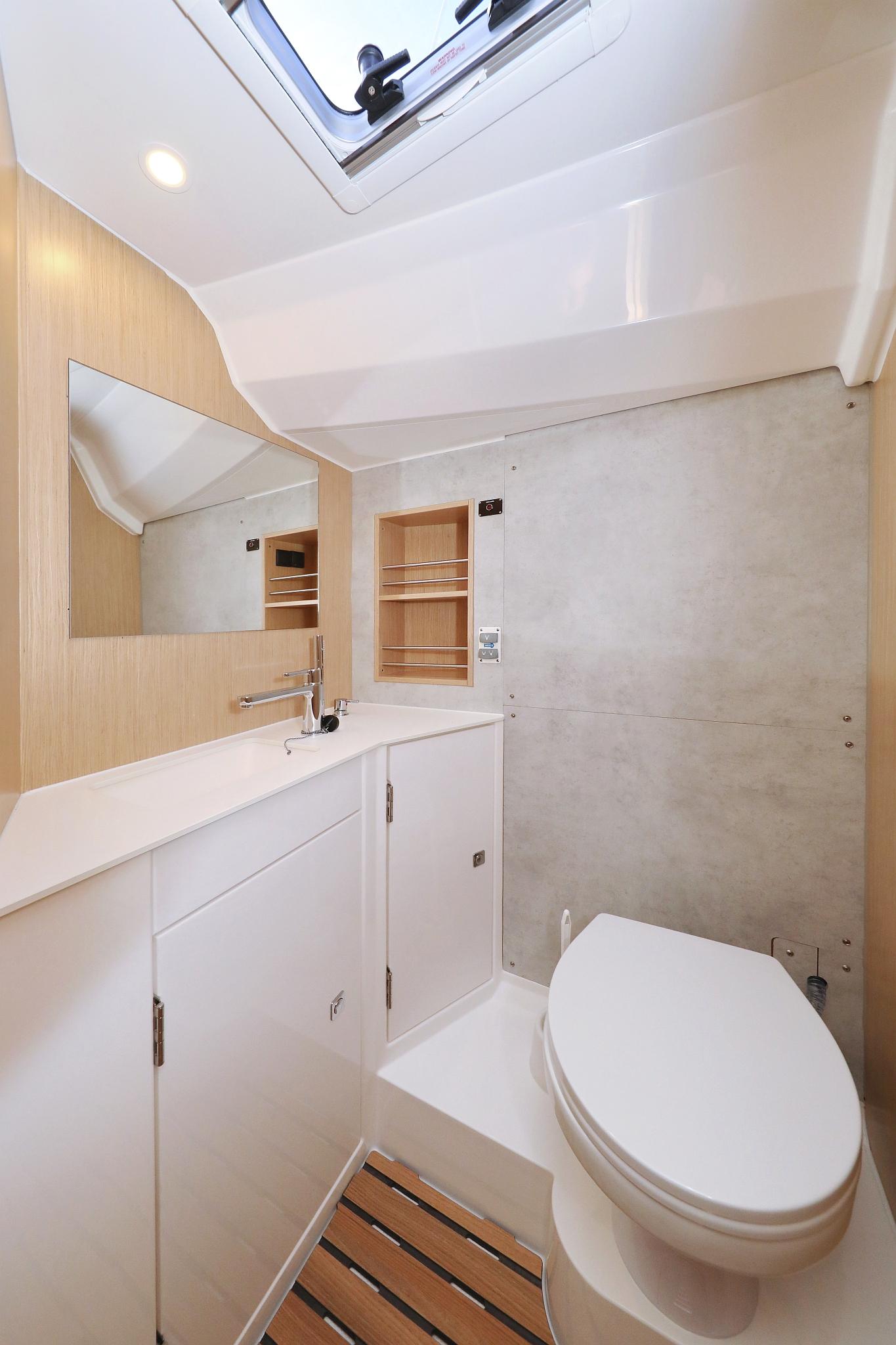 Bavaria C42, picture 35