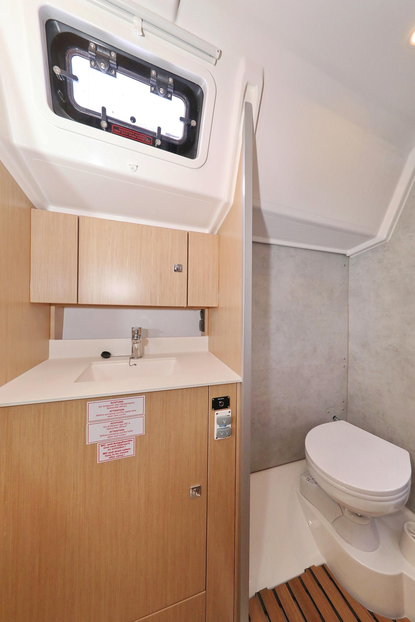 Bavaria C42, picture 38