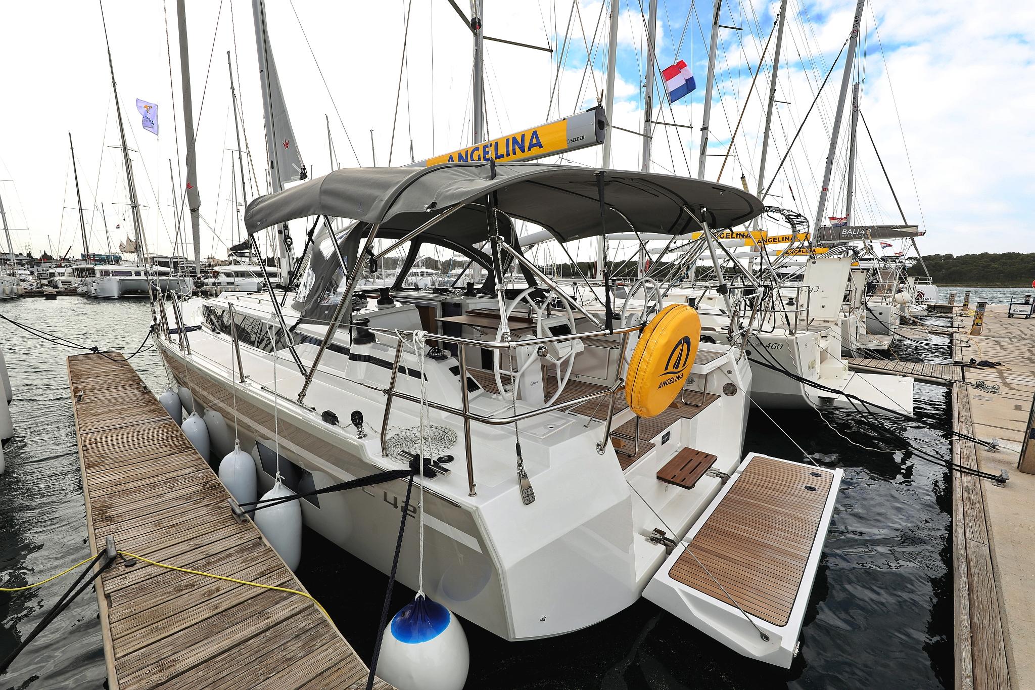 Bavaria C42, picture 4