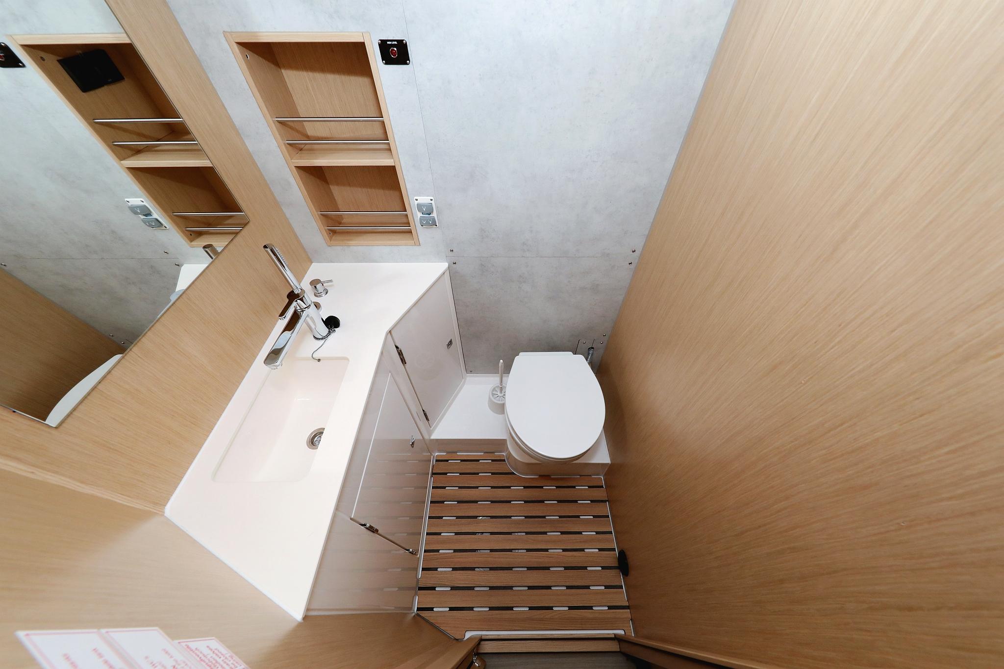 Bavaria C42, picture 33