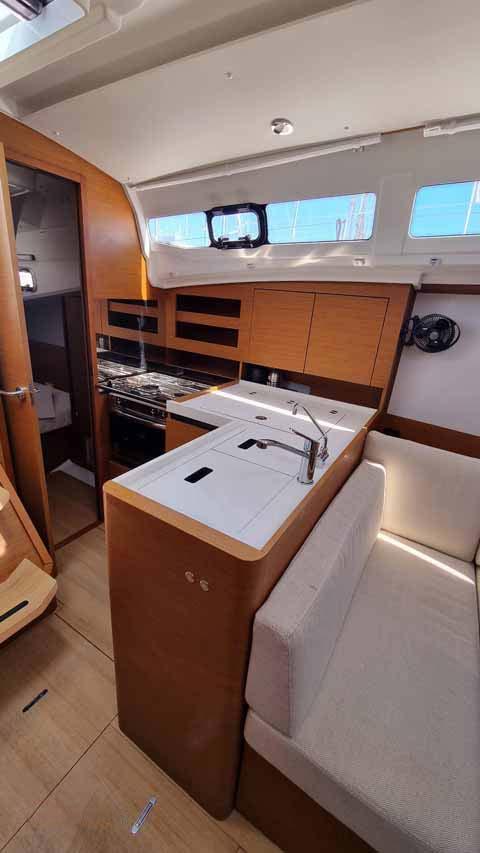 Sun Odyssey 380 - 3 cab., picture 8