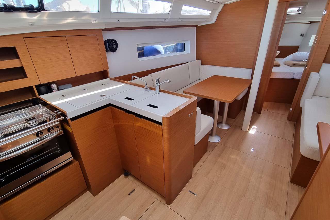 Sun Odyssey 380 - 3 cab., picture 7