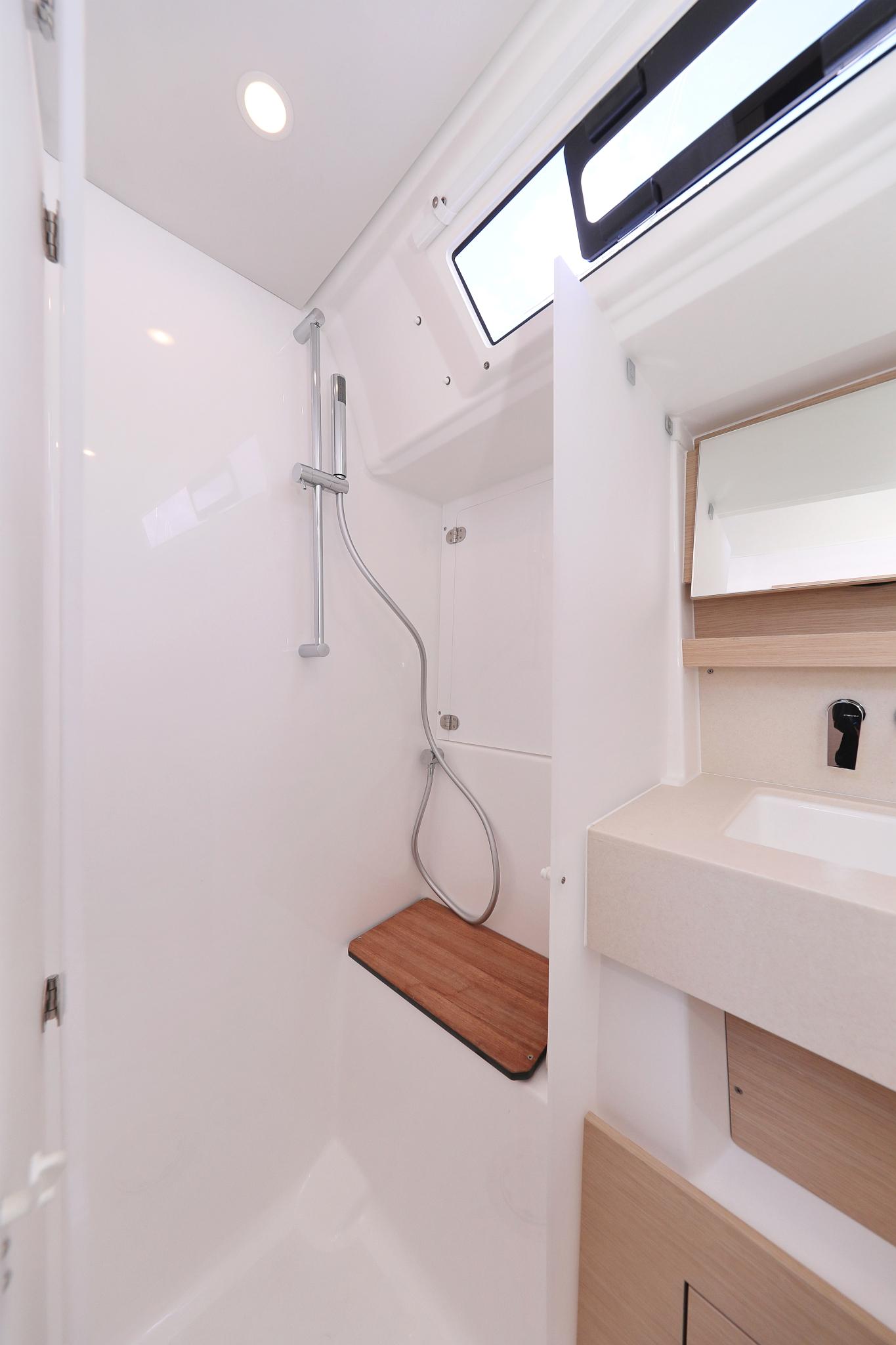 Dufour 470 - 5 cab., picture 38