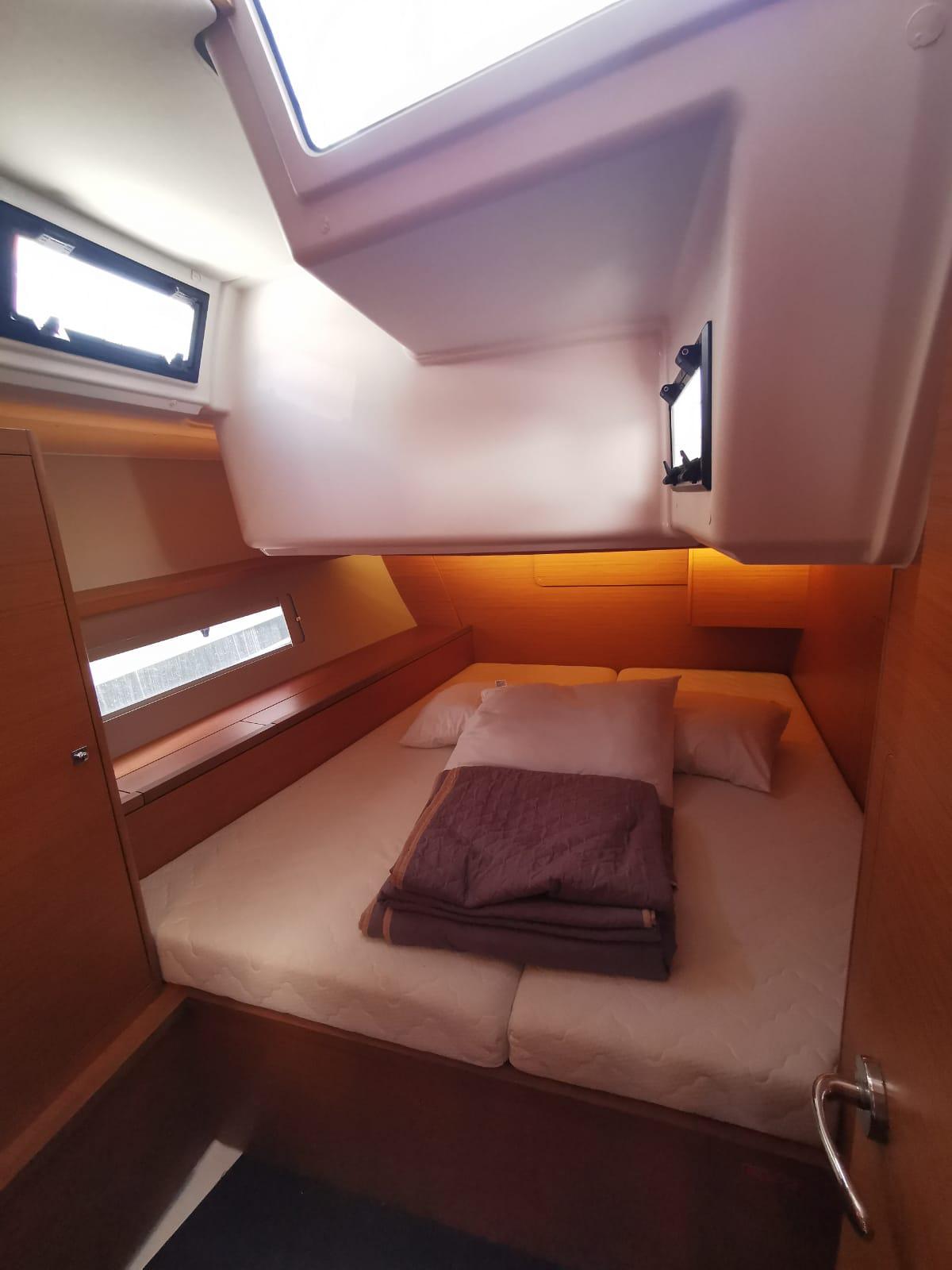 Dufour 470 - 4 + 1 cab., picture 3