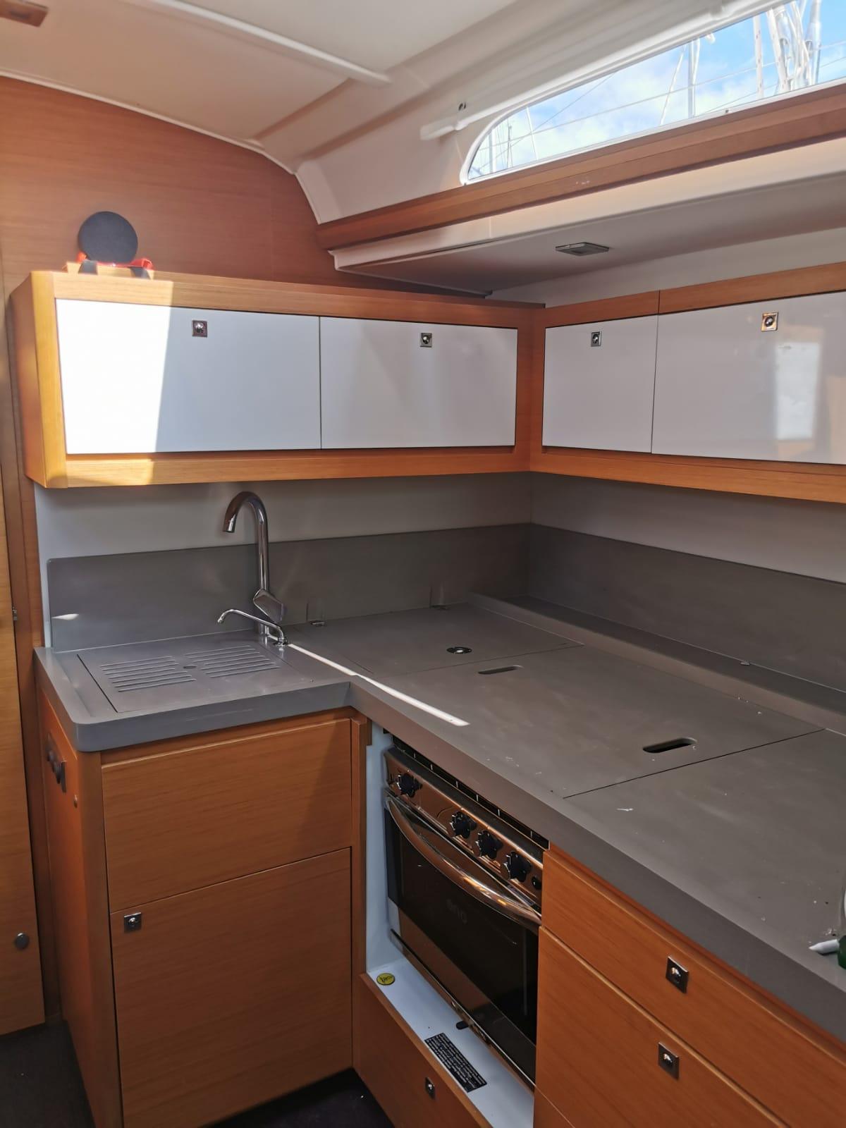 Dufour 470 - 4 + 1 cab., picture 10