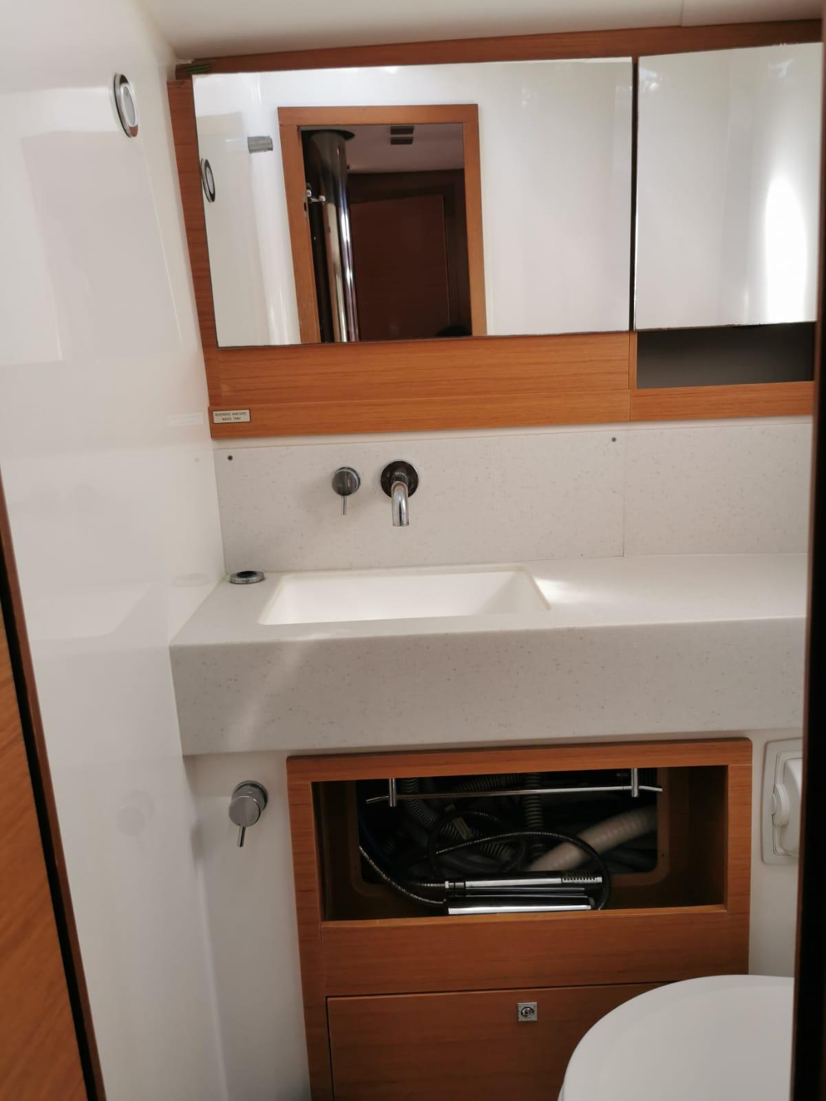 Dufour 470 - 4 + 1 cab., picture 11