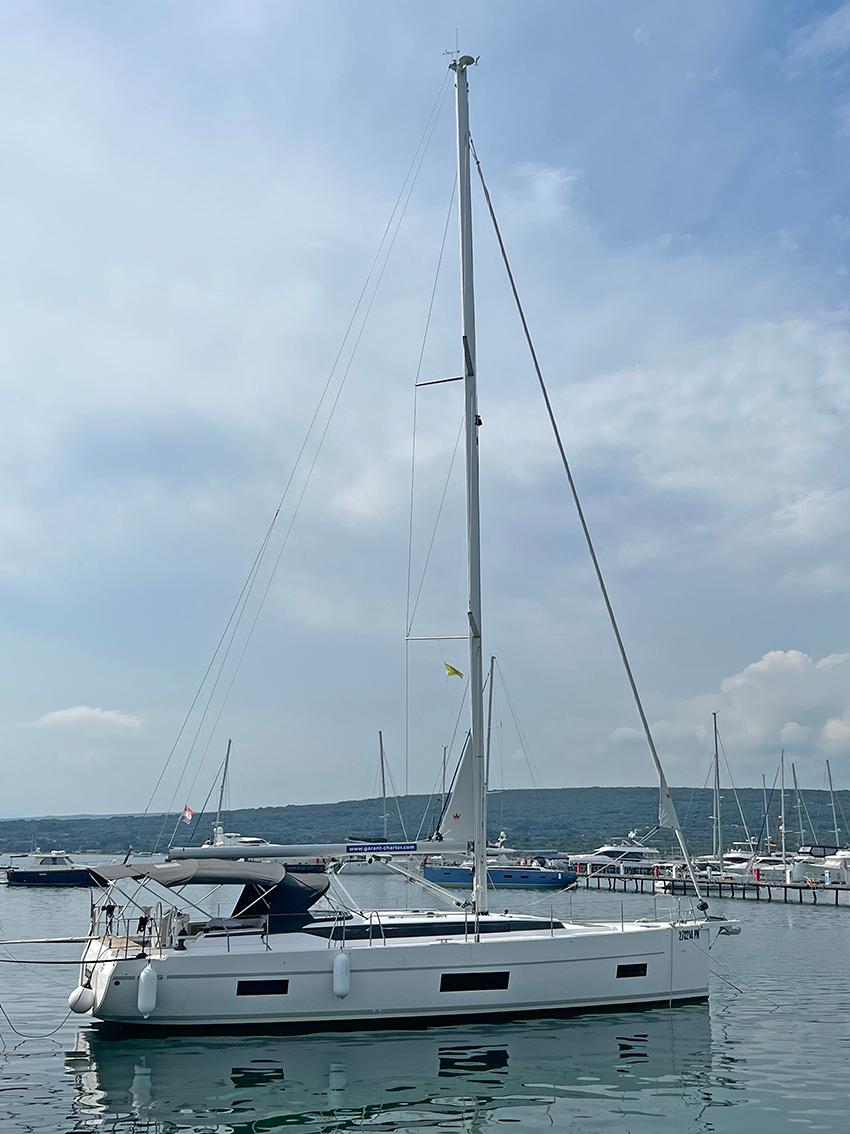 Bavaria C45 Style - 3 cab., picture 3