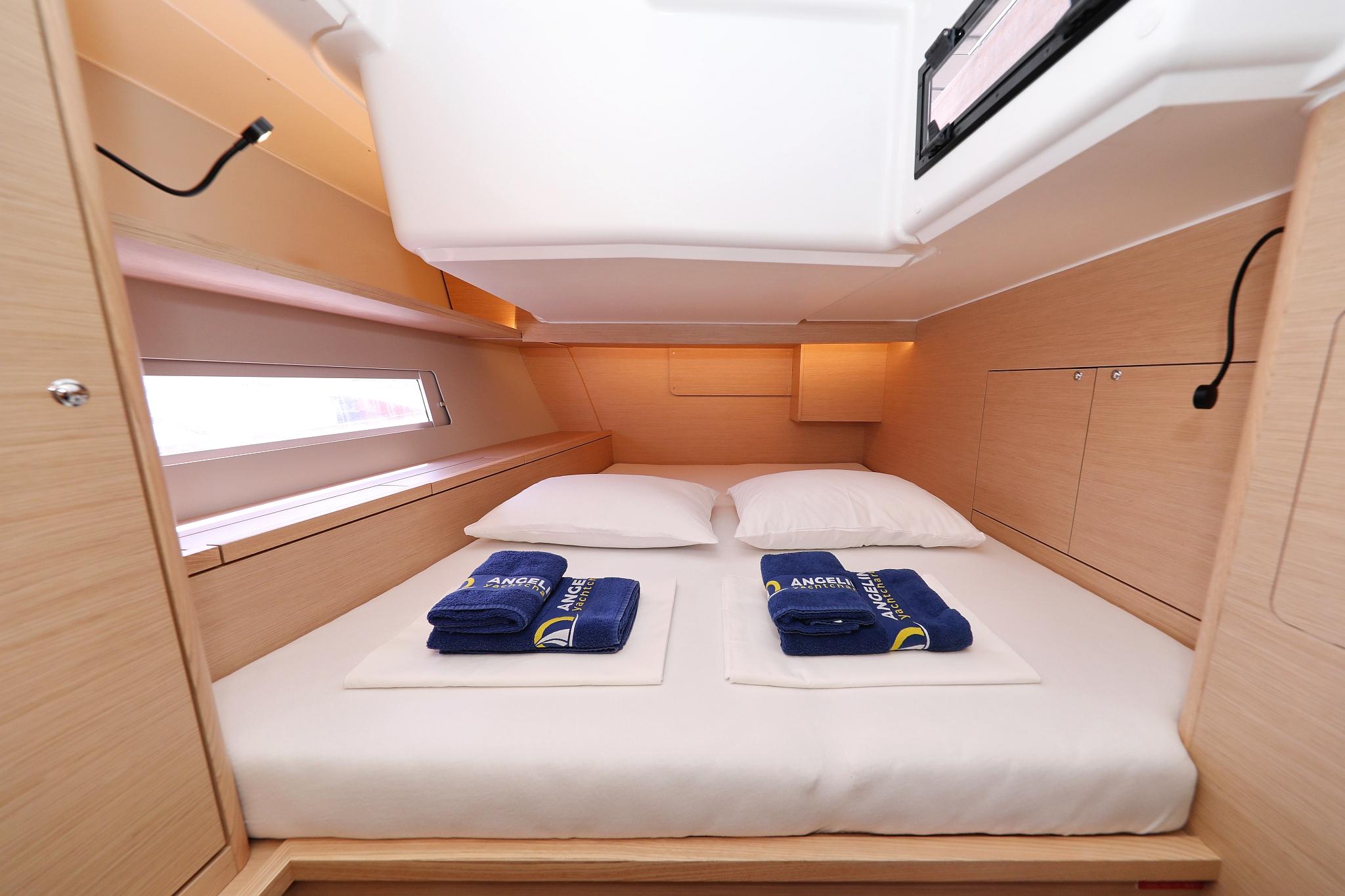 Dufour 470 - 5 cab., picture 25