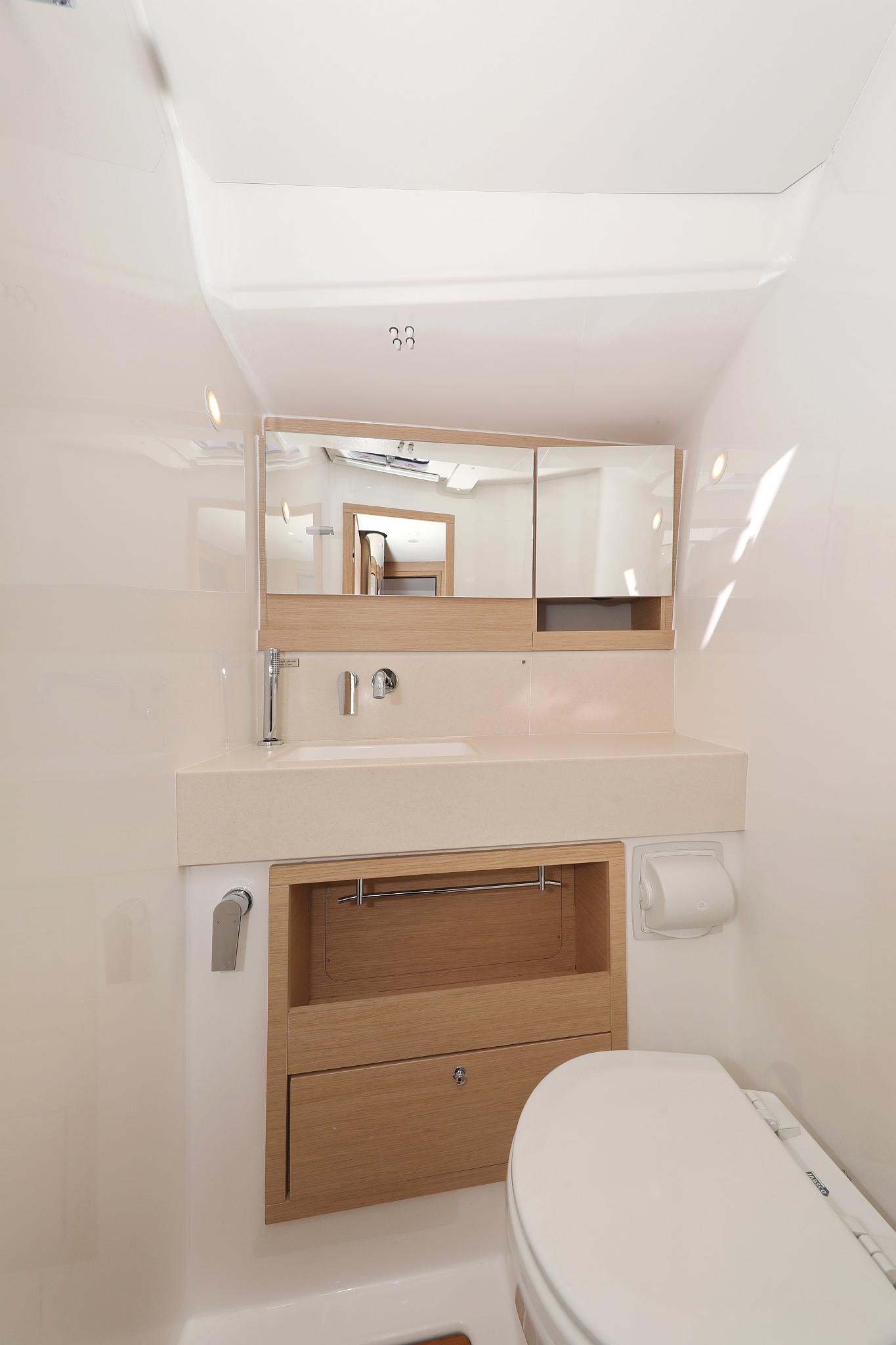 Dufour 470 - 5 cab., picture 35