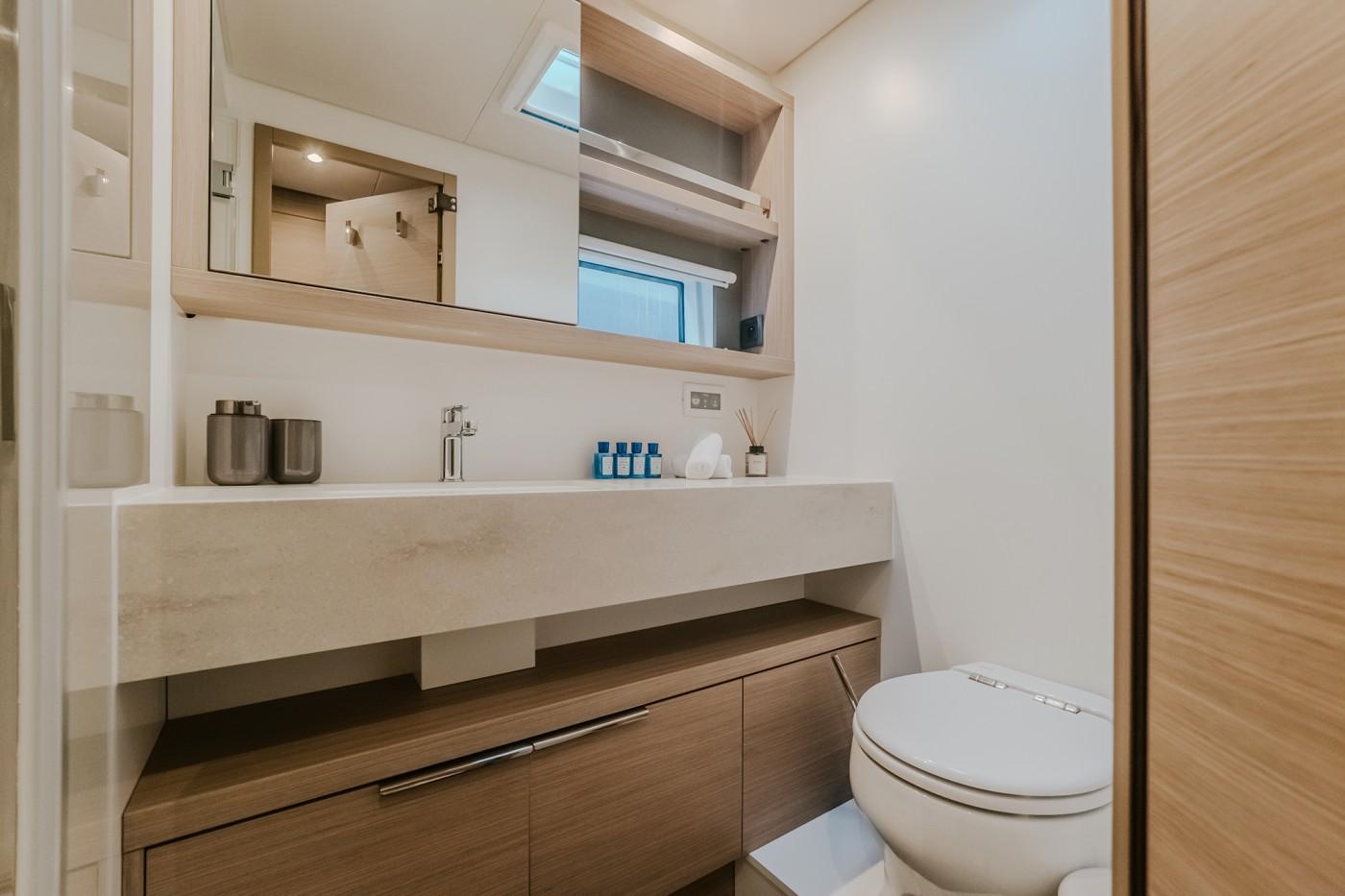 Lagoon 55 - 5 + 2 cab., picture 32