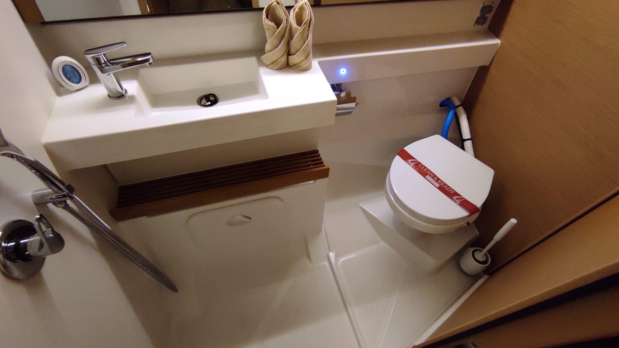 Sun Odyssey 440 - 4 cab., picture 21