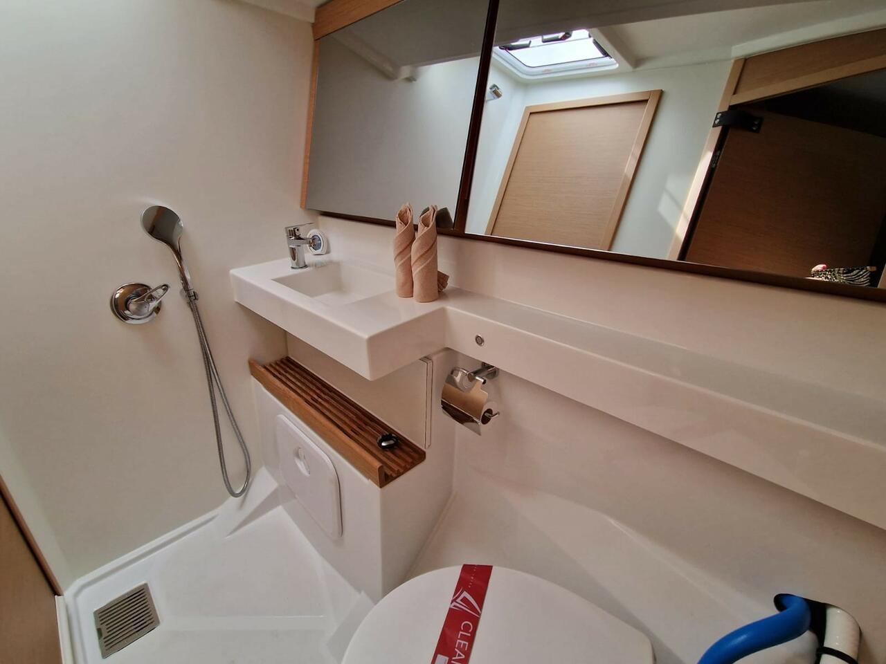 Sun Odyssey 440 - 4 cab., picture 19