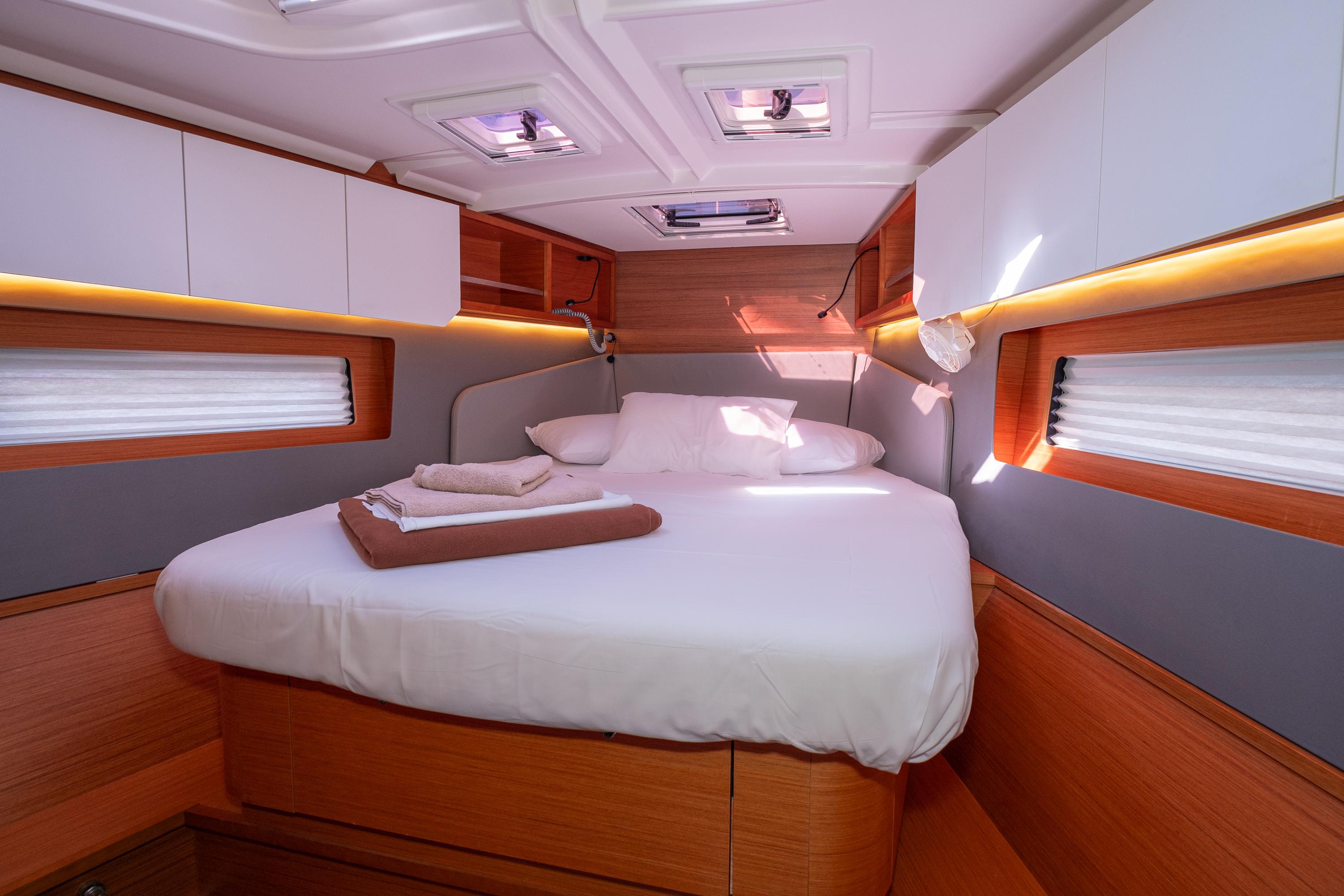 Dufour 41 - 3 cab., picture 10