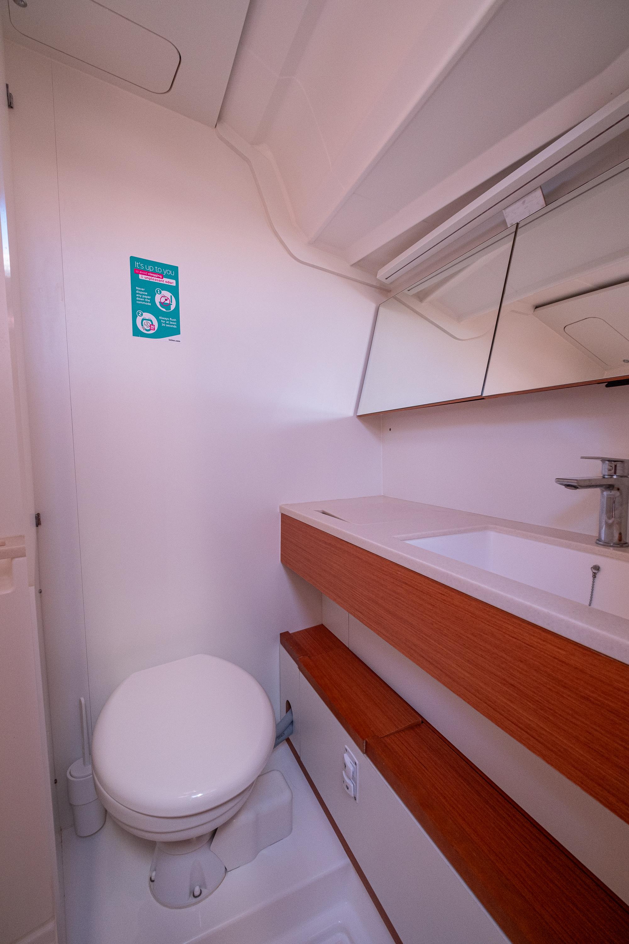 Dufour 41 - 3 cab., picture 11